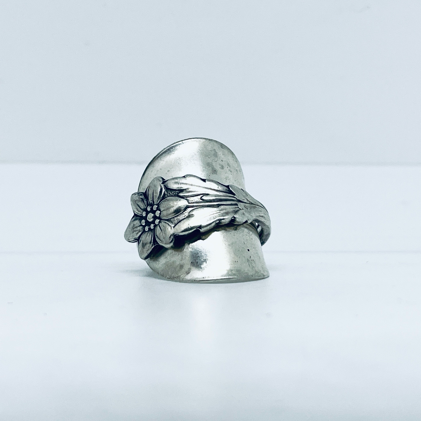 Anello Artigianale STELLA ALPINA Mod. INTERO Realizzato con intero Antico Cucchiaino in Argento (Prima Metà del ’900)