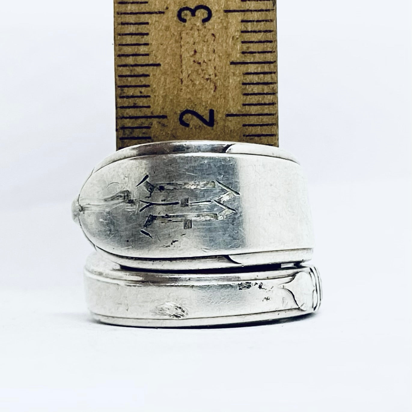 Anello Artigianale con Iniziale W