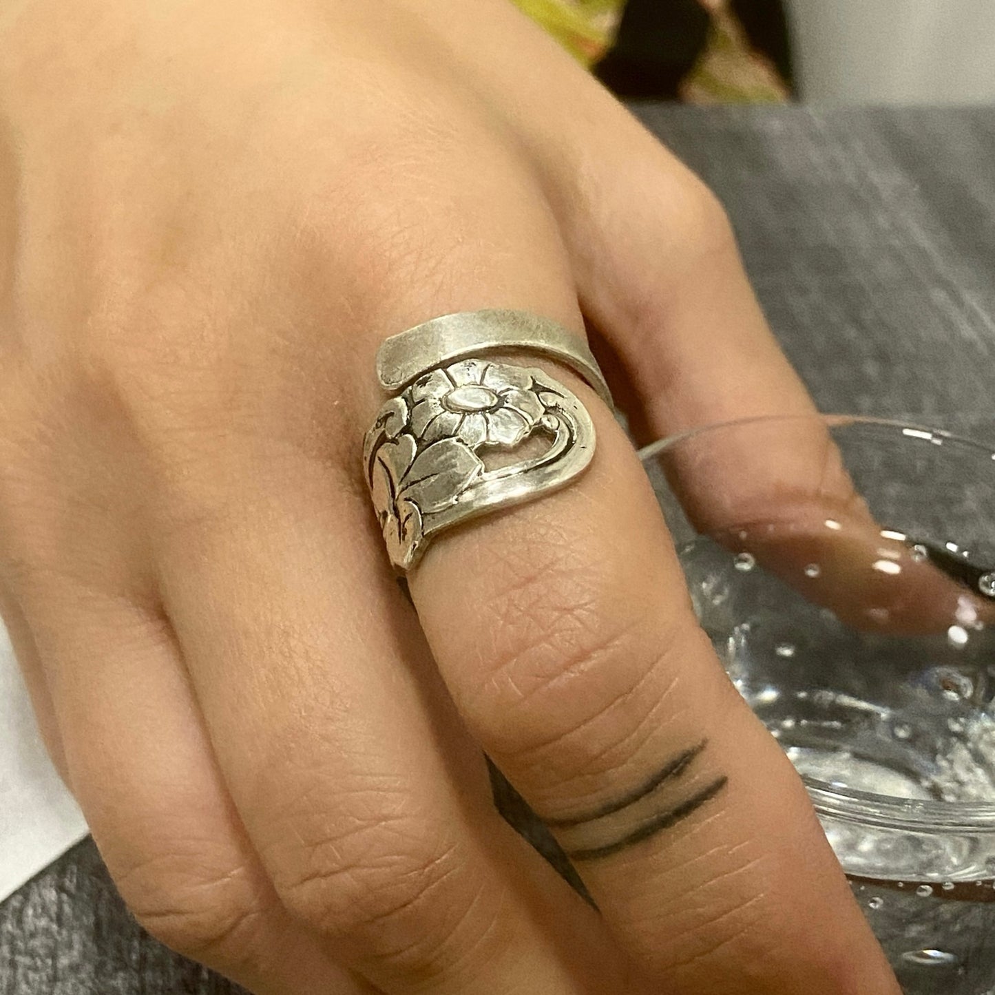 Anello Artigianale FIORE LIBERTY Mod. CLASSICO/SPIRALE Realizzato con Antica posata in Argento (Prima Metà del ’900)