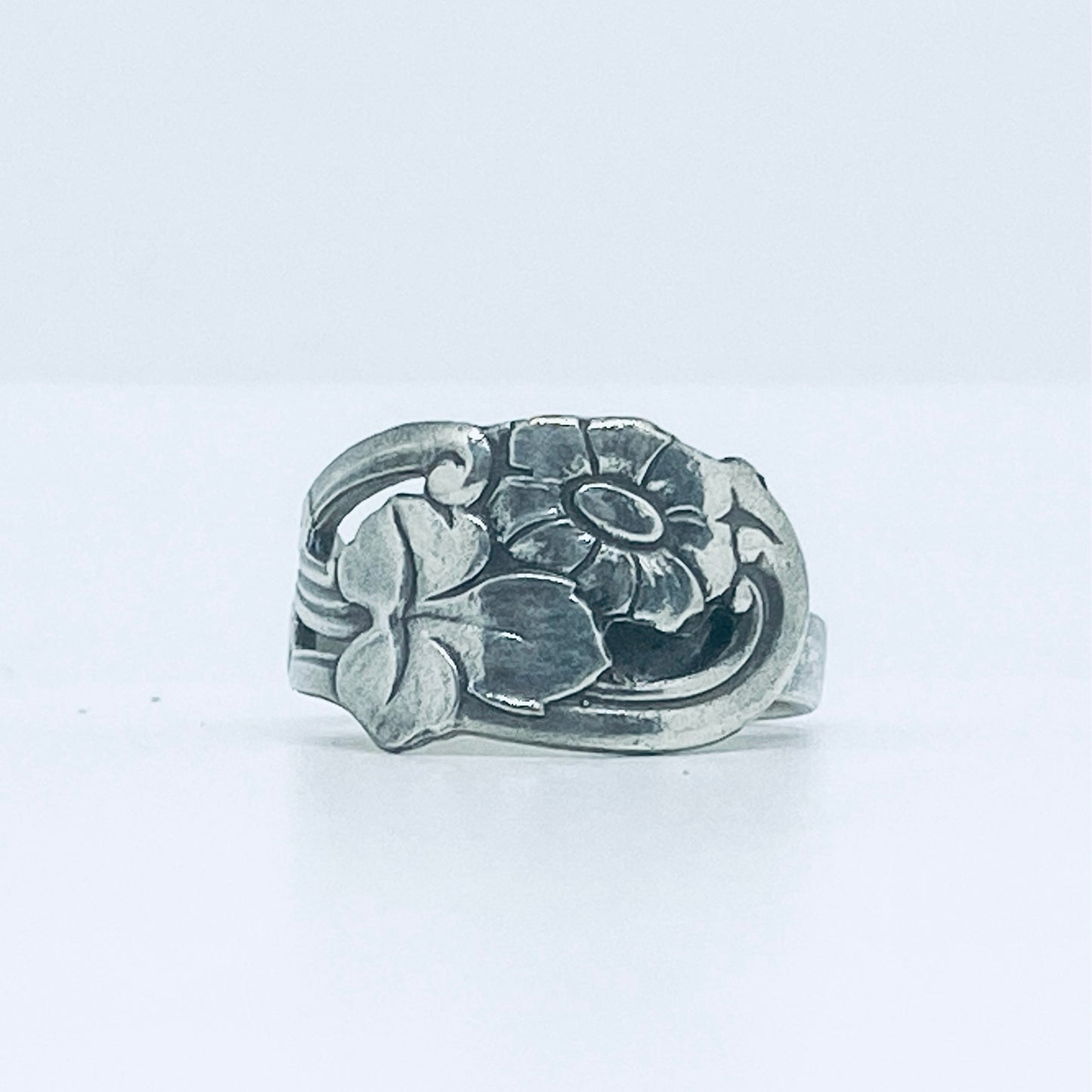 Anello Artigianale FIORE LIBERTY Mod. CLASSICO/SPIRALE Realizzato con Antica posata in Argento (Prima Metà del ’900)