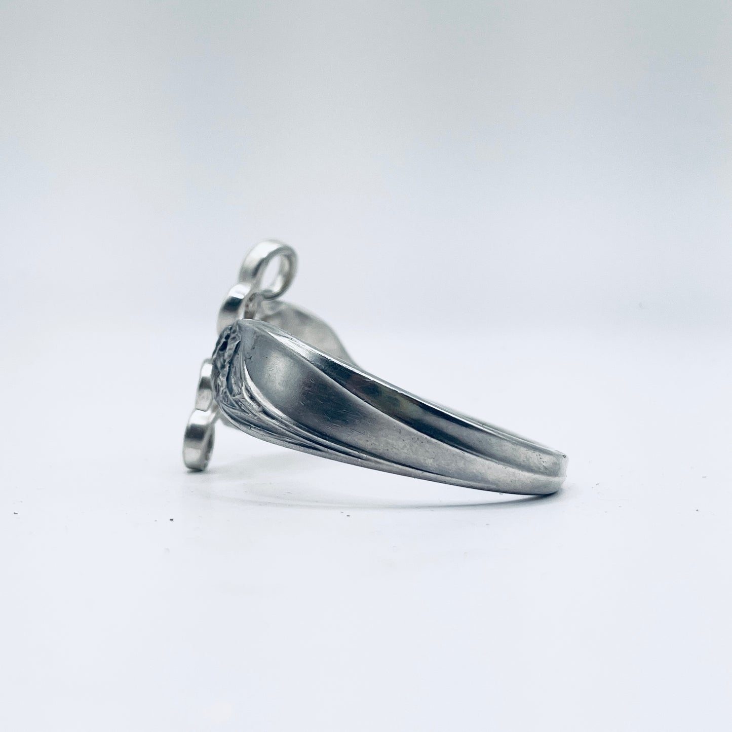 Bracciale Artigianale Mod. FORCHETTA NARCISO Realizzato con Antica posata in lega d’argento (Prima Metà del ’900)