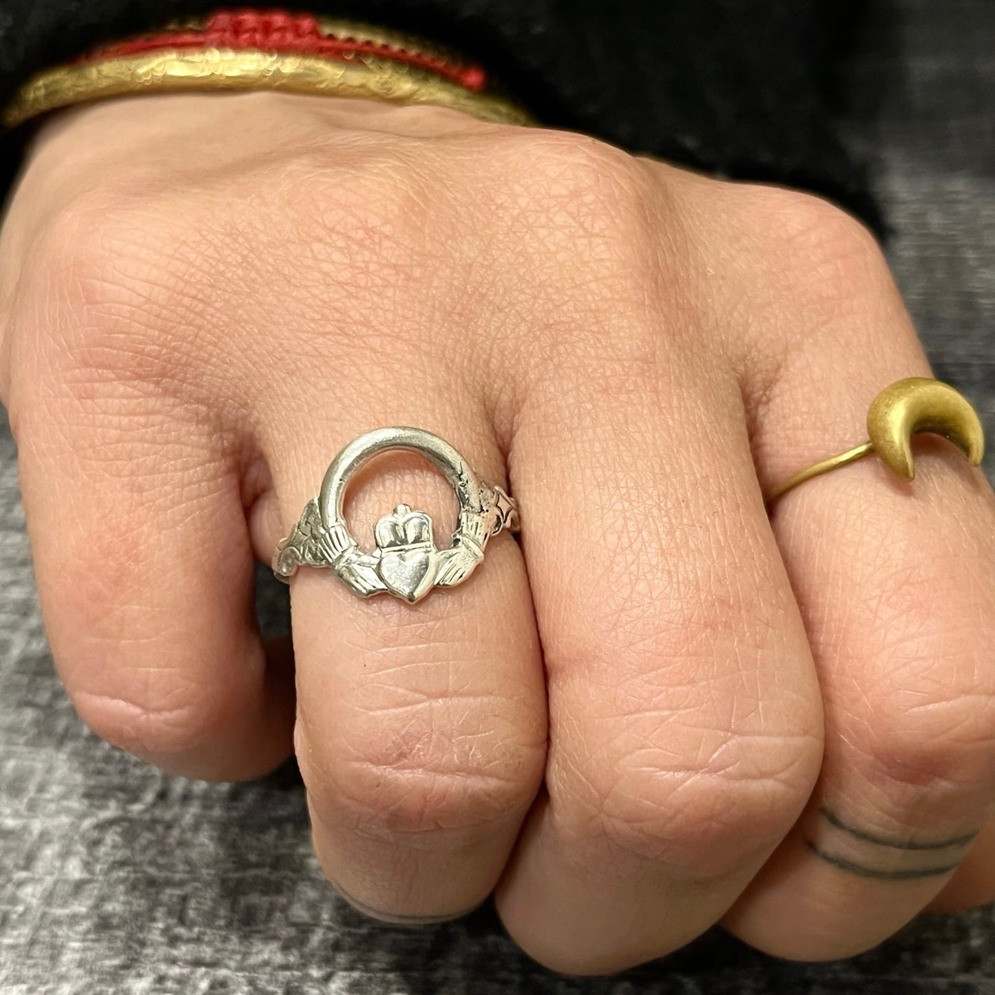 Anello Artigianale CLADDAGH Mod. SPILLA Realizzato con Antica spilla in Argento (Prima Metà del ’900)