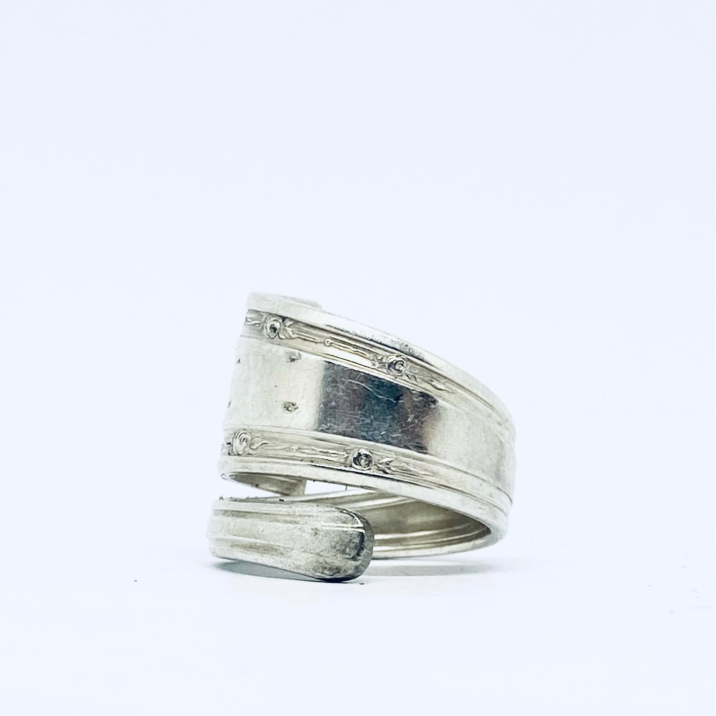 Anello Artigianale con Iniziale M