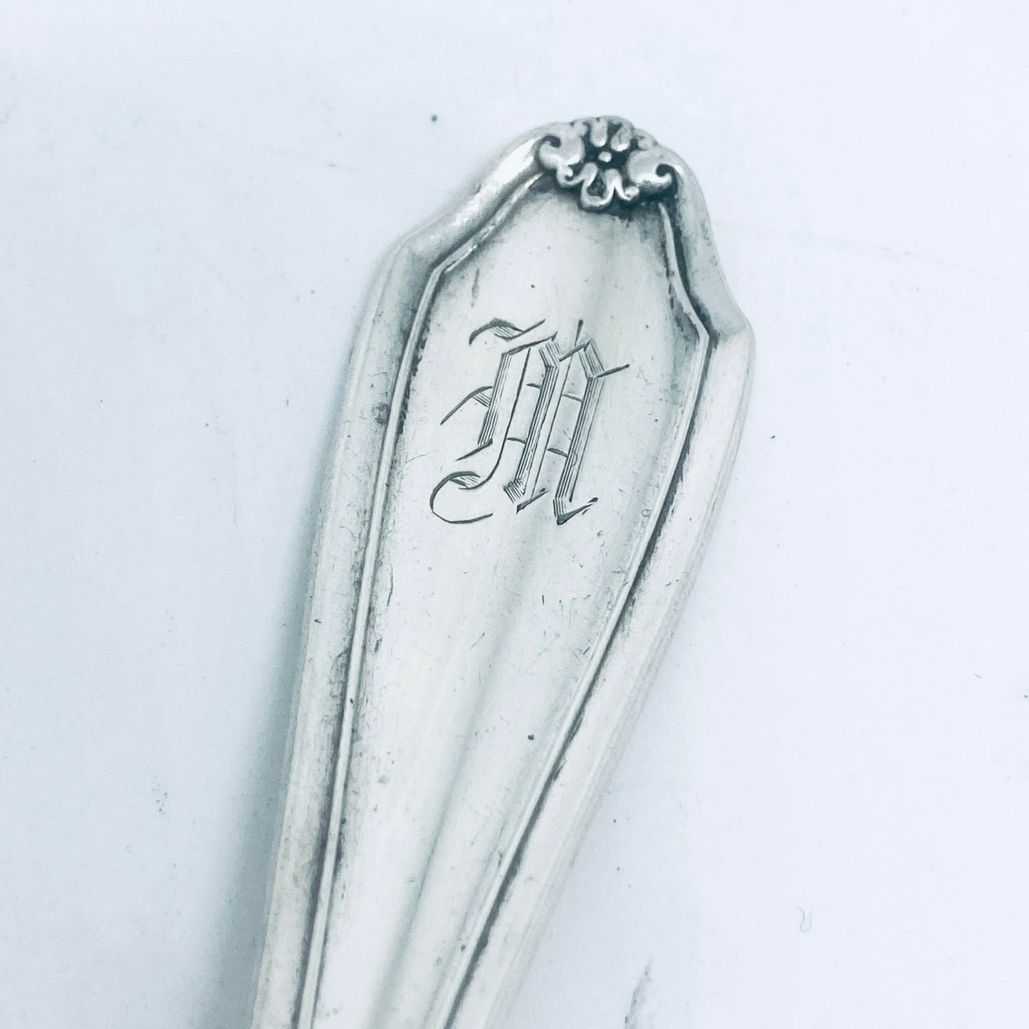 Anello Artigianale con Iniziale M