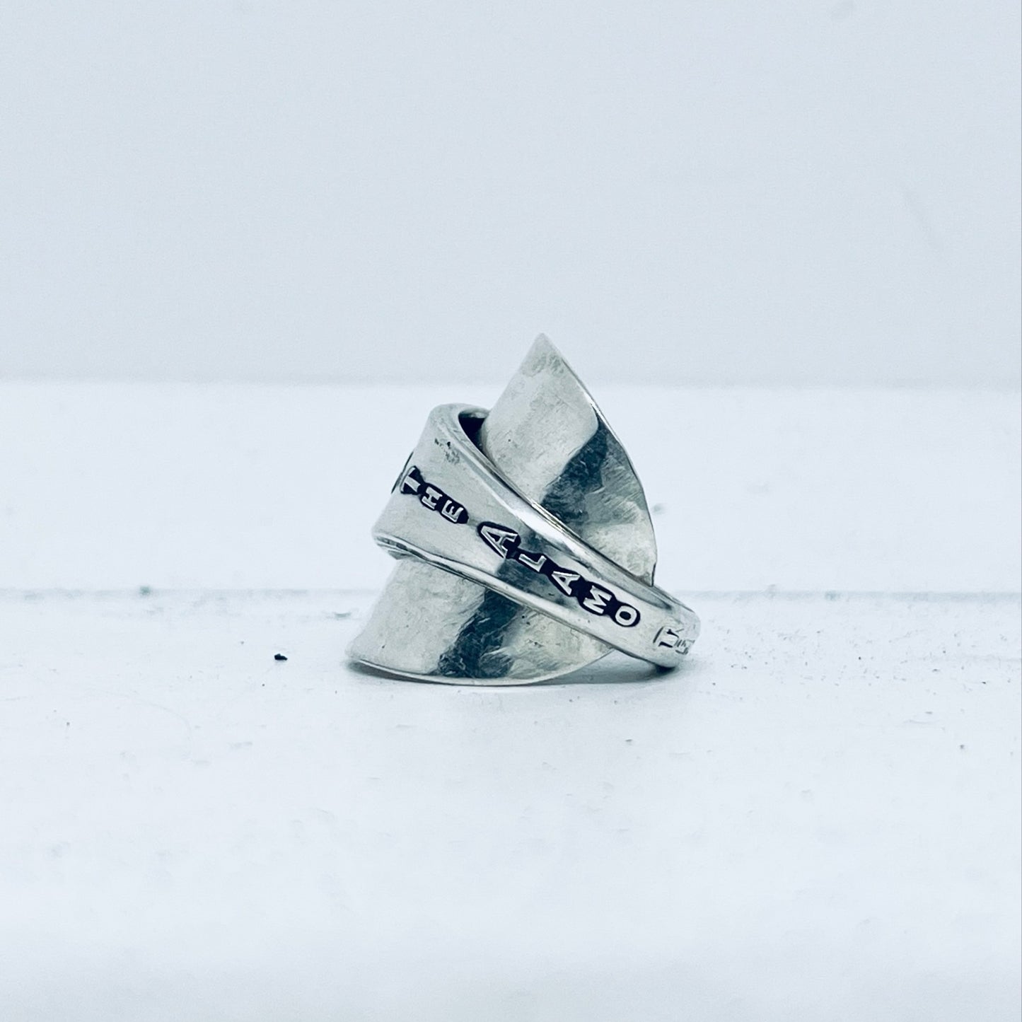 Anello Artigianale THE ALAMO Mod. INTERO Realizzato con intero Antico Cucchiaino in Argento (Prima Metà del ’900)