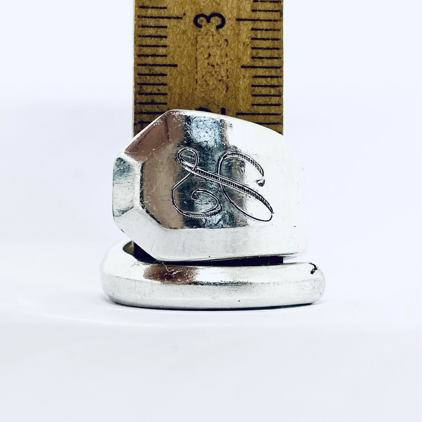 Anello Artigianale con Iniziale L