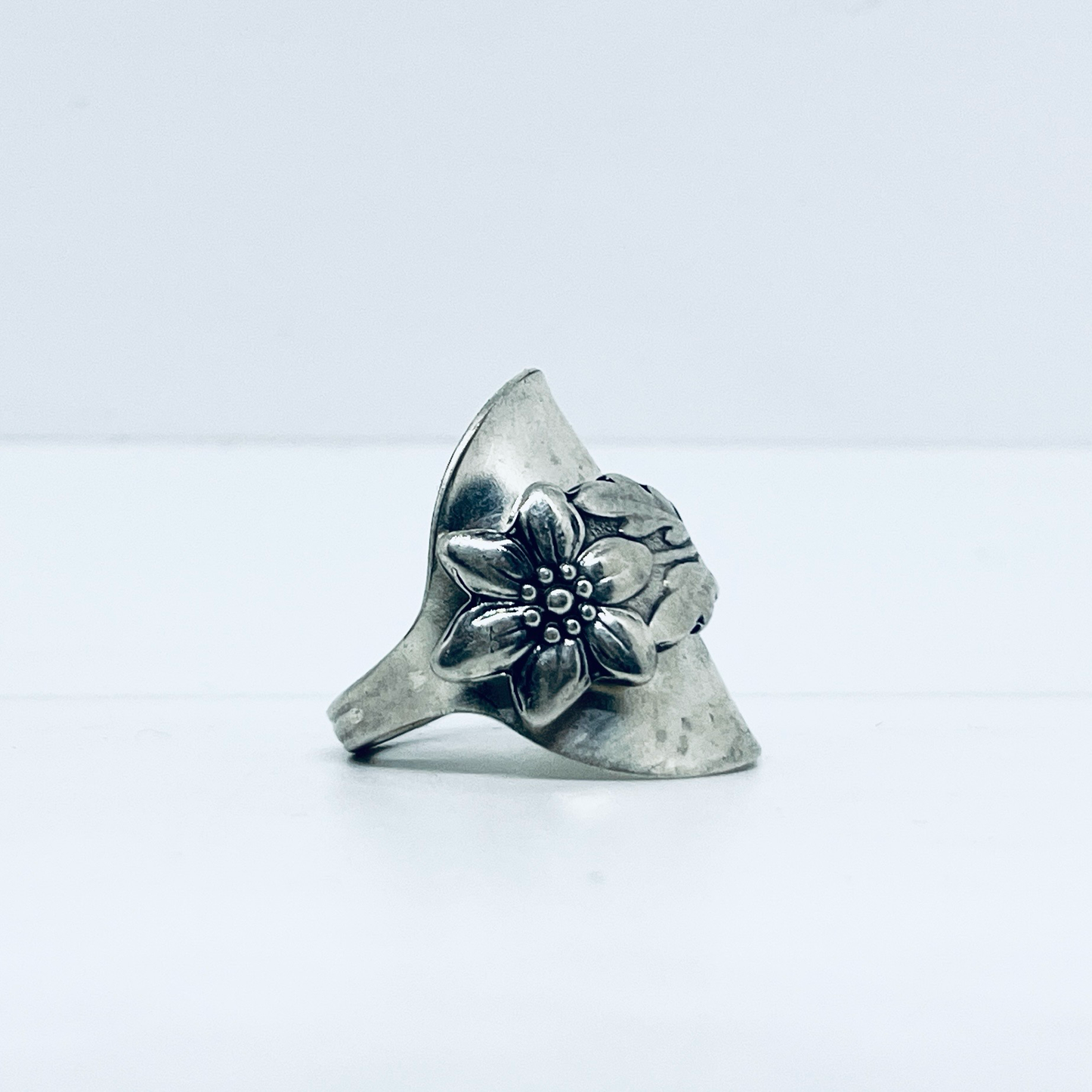 Anello Artigianale STELLA ALPINA Mod. INTERO Realizzato con intero Antico Cucchiaino in Argento (Prima Metà del ’900)