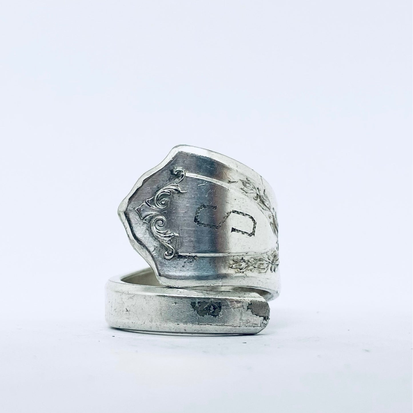 Anello Artigianale con Iniziale S