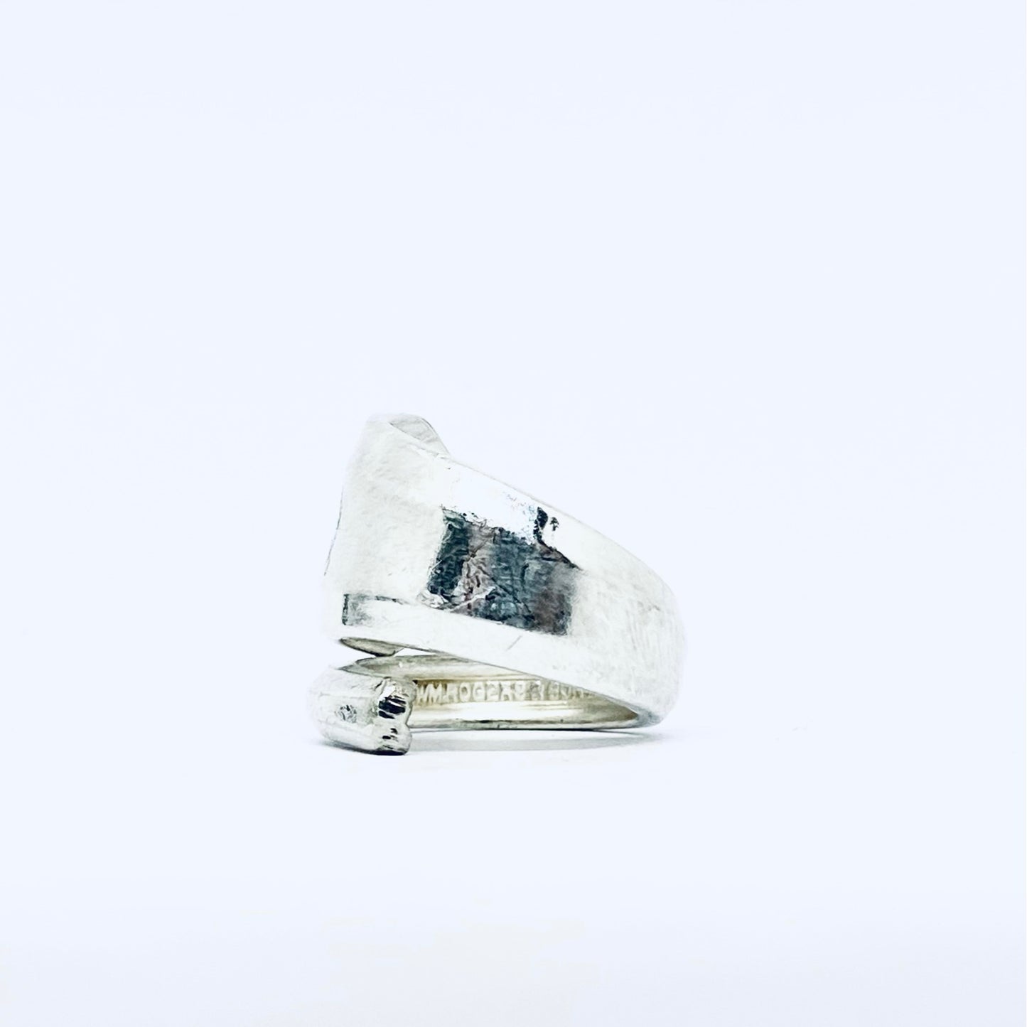 Anello Artigianale con Iniziale P