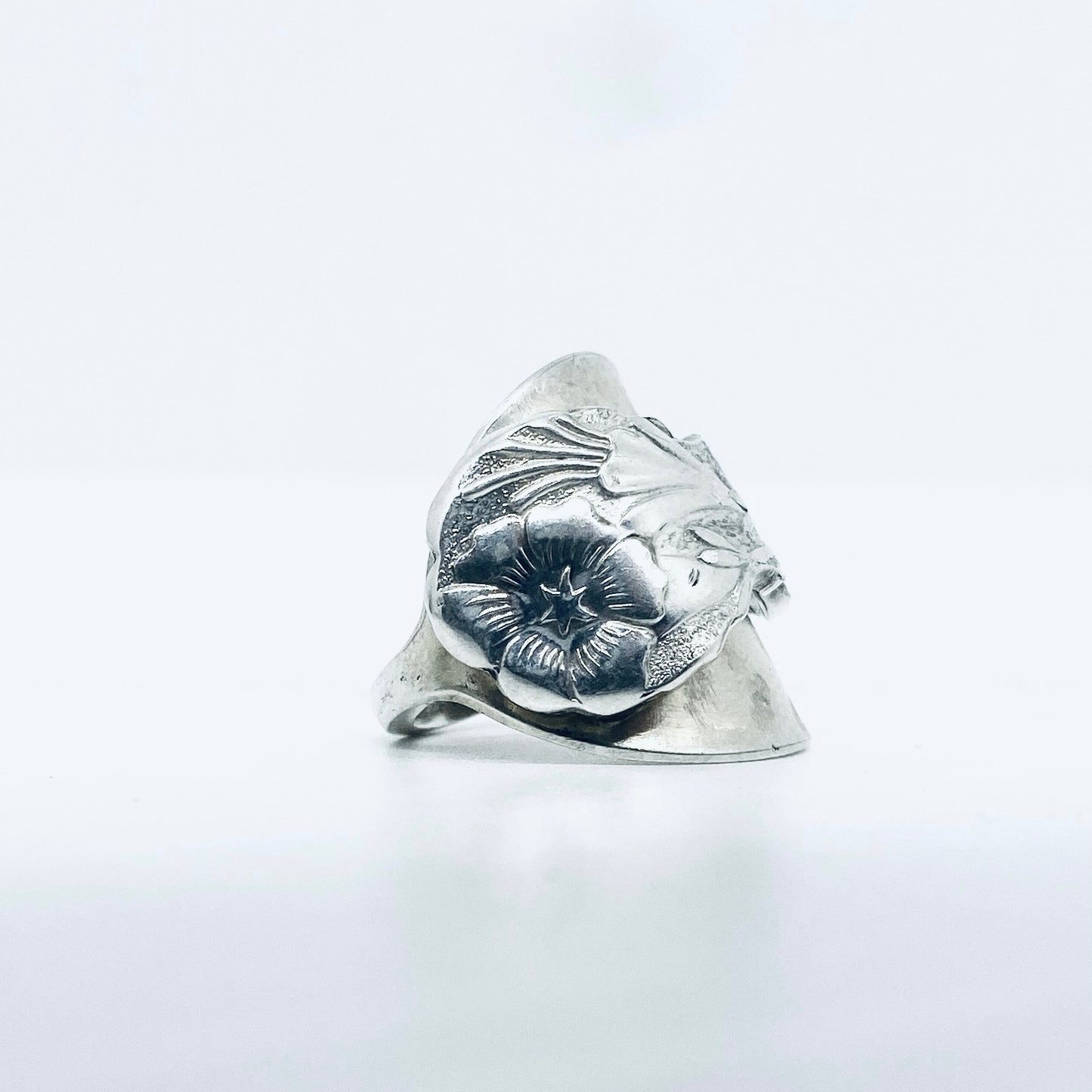 Anello Artigianale FIORE Mod. INTERO Realizzato con intero Antico Cucchiaino in Argento (Prima Metà del ’900)