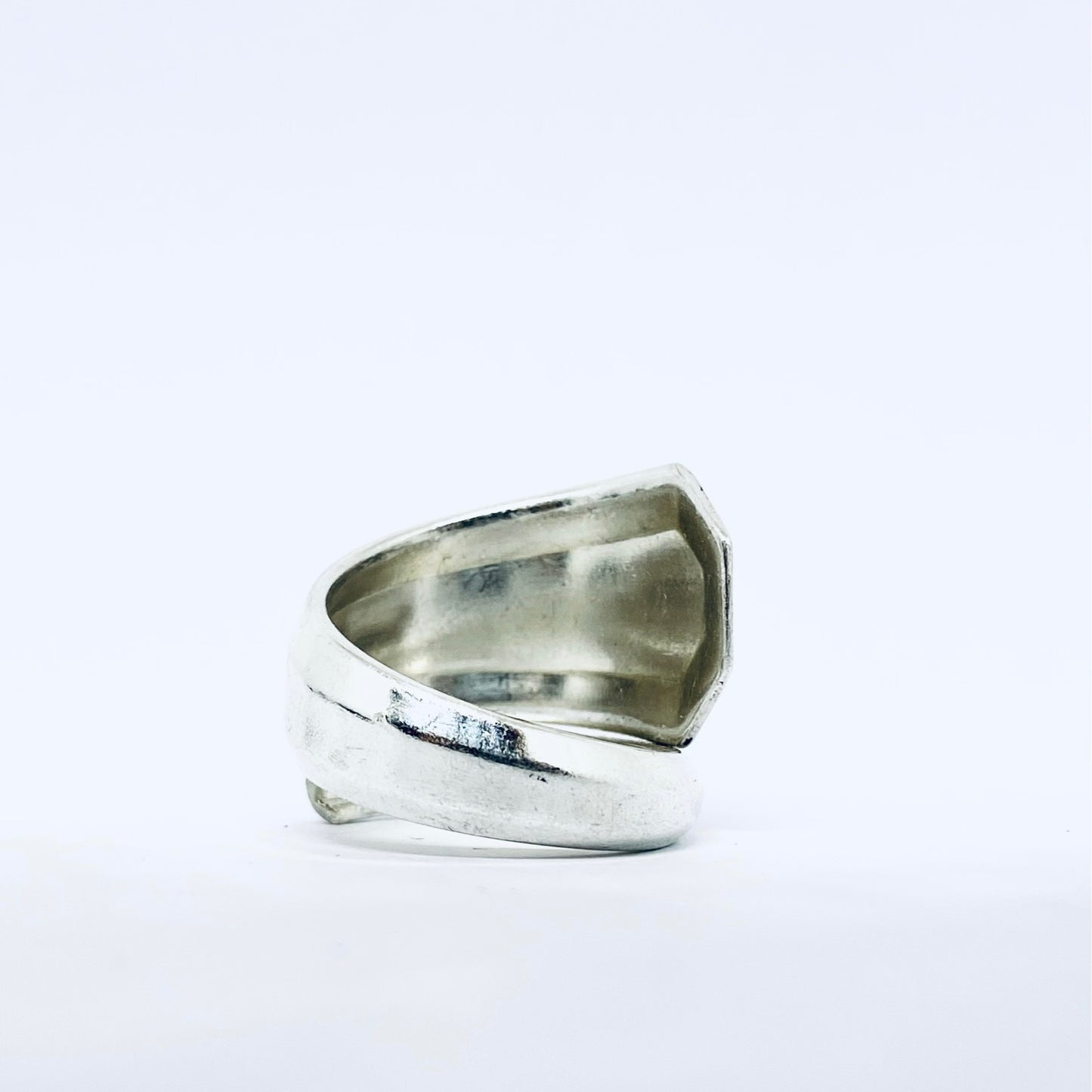 Anello Artigianale con Iniziale O