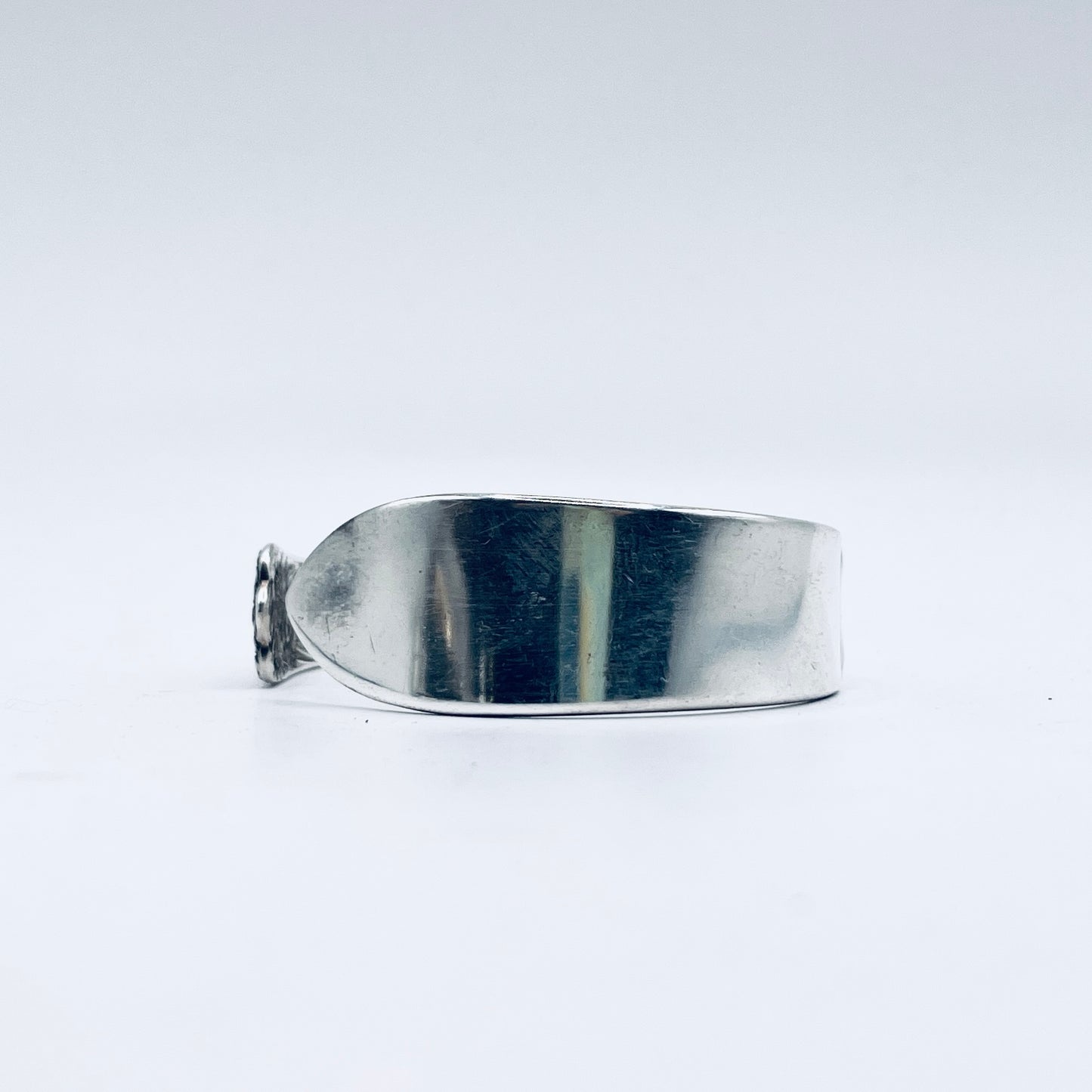 Bracciale Artigianale GIRASOLI Mod. MASTER BUTTER KNIFE Realizzato con Antica posata in Argento (Prima Metà del ’900)