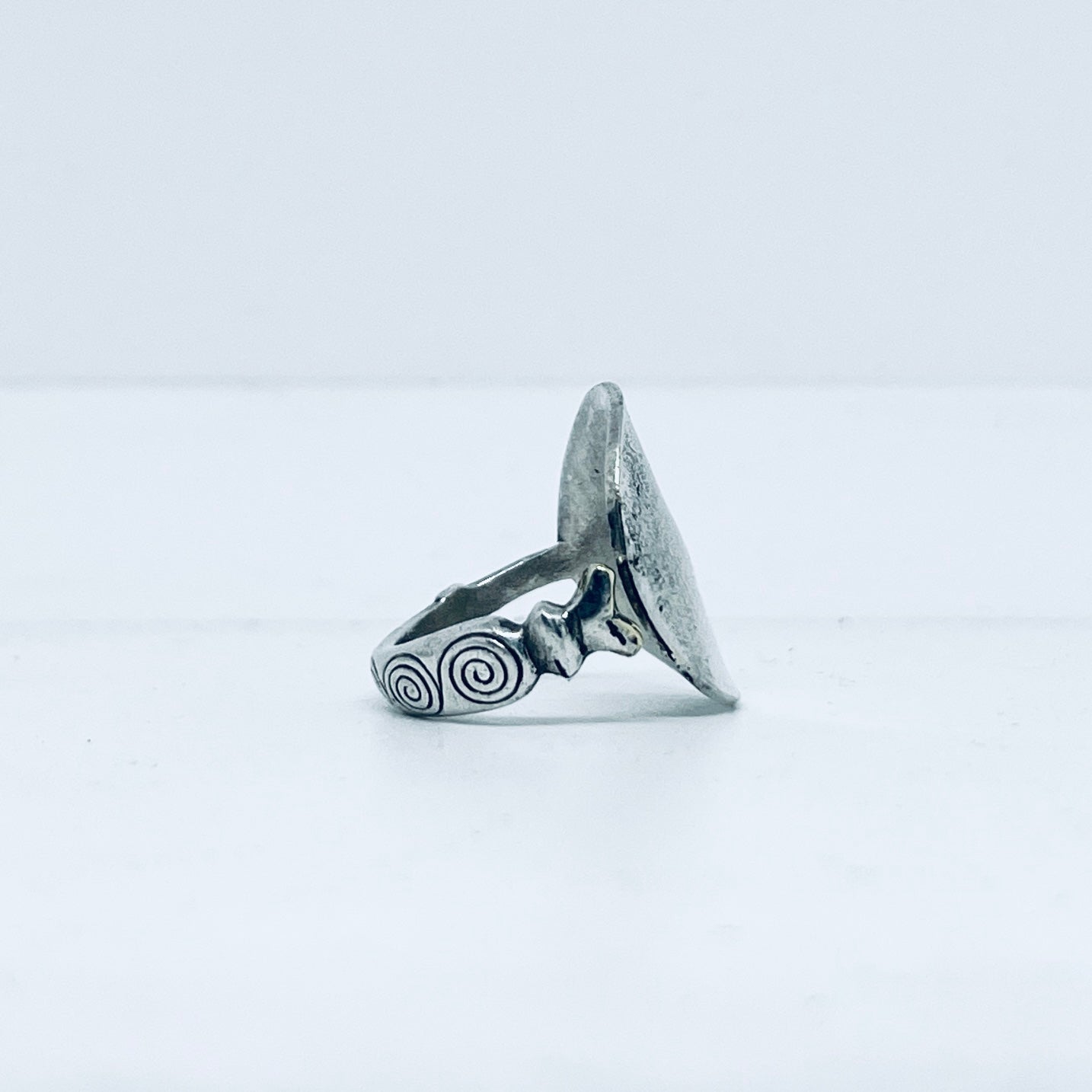 Anello Artigianale CELTICO Mod. FALANGINA Realizzato con intero Antico Cucchiaino in Argento (Prima Metà del ’900)