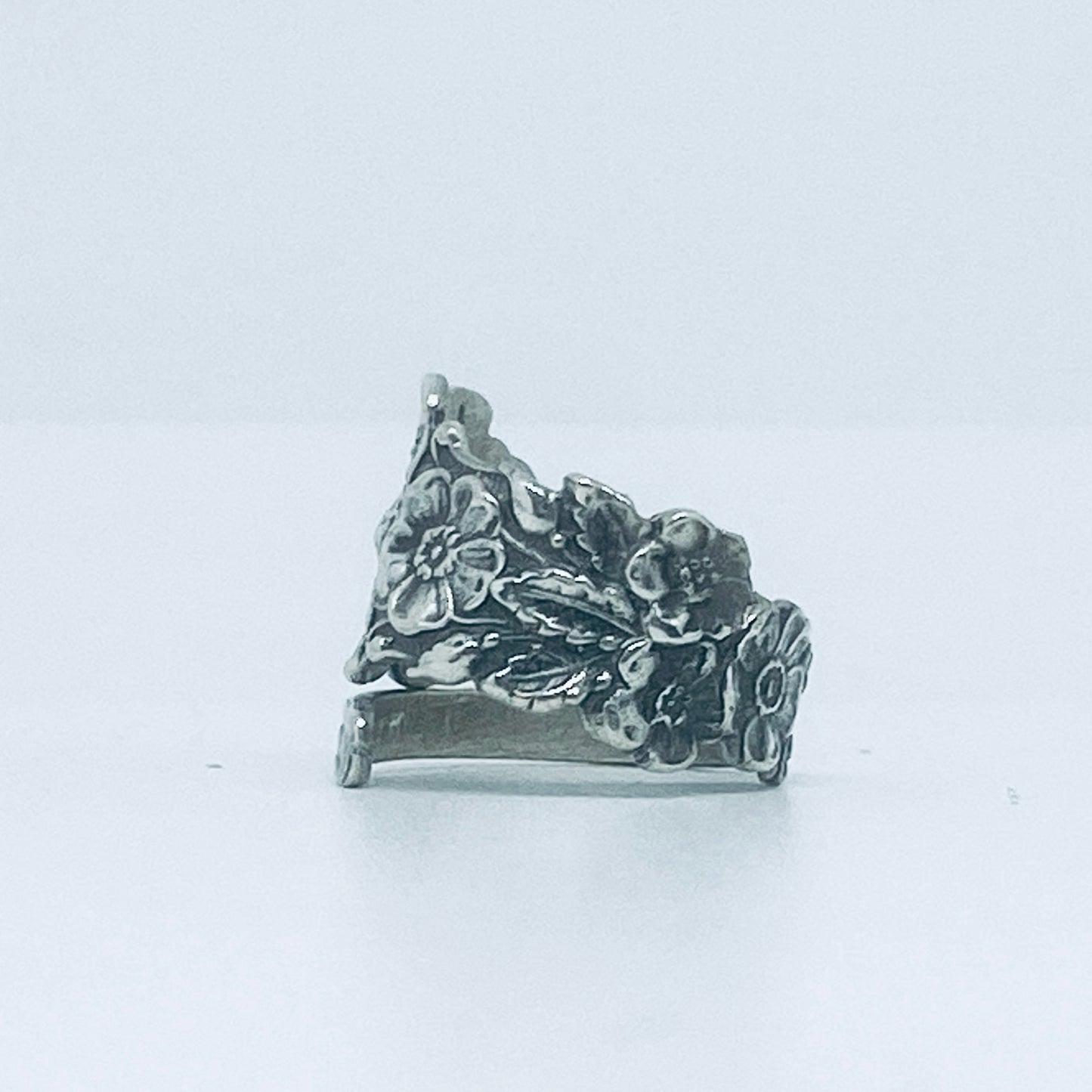 Anello Artigianale TEMPESTA DI FIORI Mod. CLASSICO/SPIRALE Realizzato con Antica posata in Argento (Prima Metà del ’900)