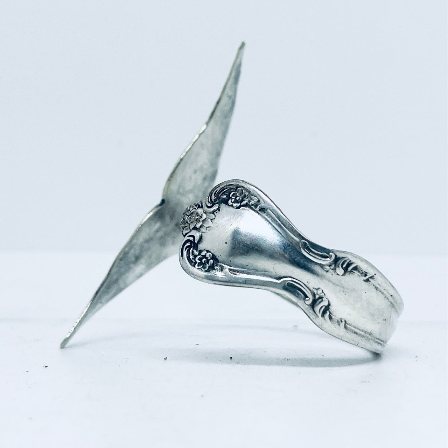 Bracciale Artigianale Mod. CODA MARTELLATA Realizzato con Antica posata in Argento (Prima Metà del ’900)