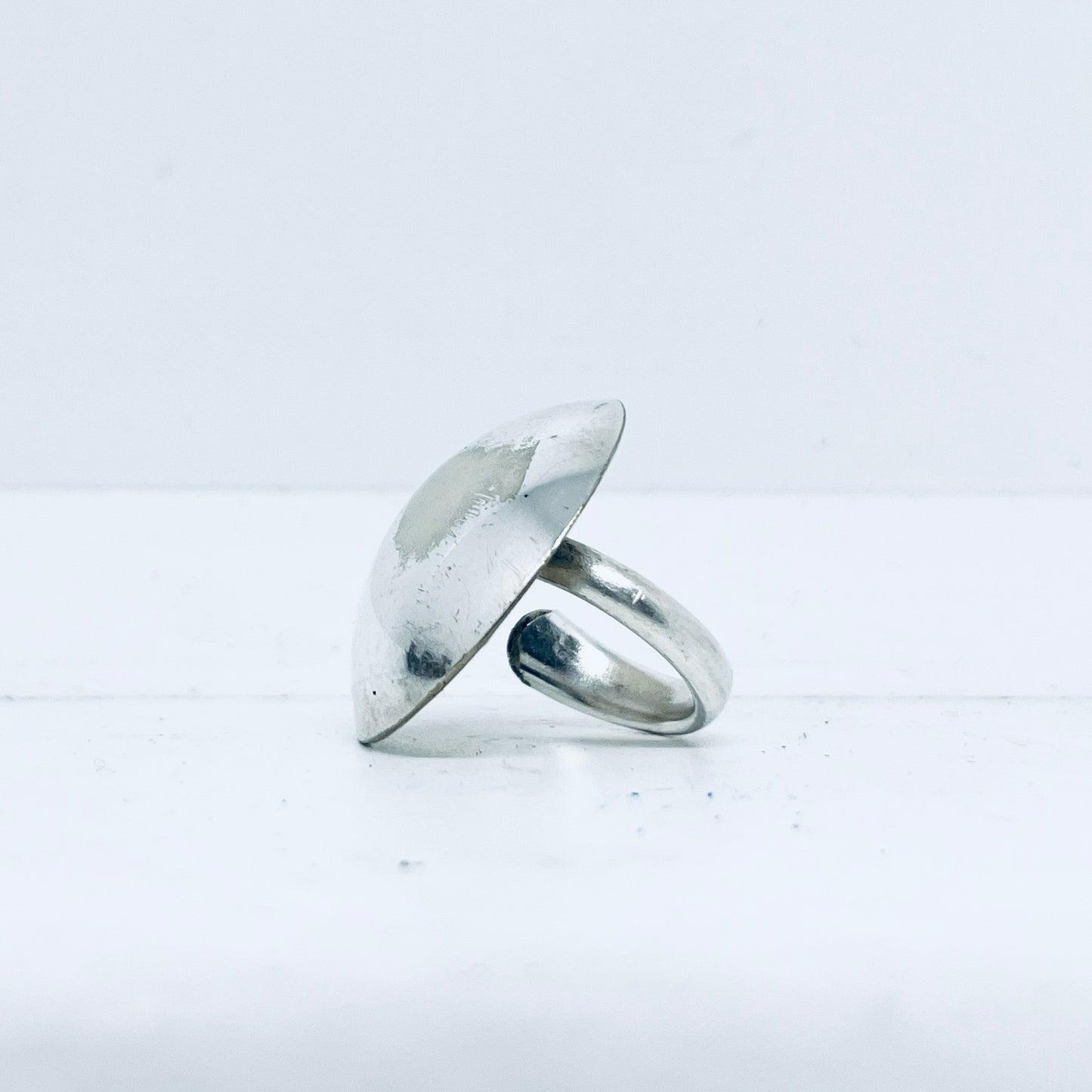 Anello Artigianale TONDO Mod. INTERO Realizzato con intero Antico Cucchiaino in Argento (Prima Metà del ’900)