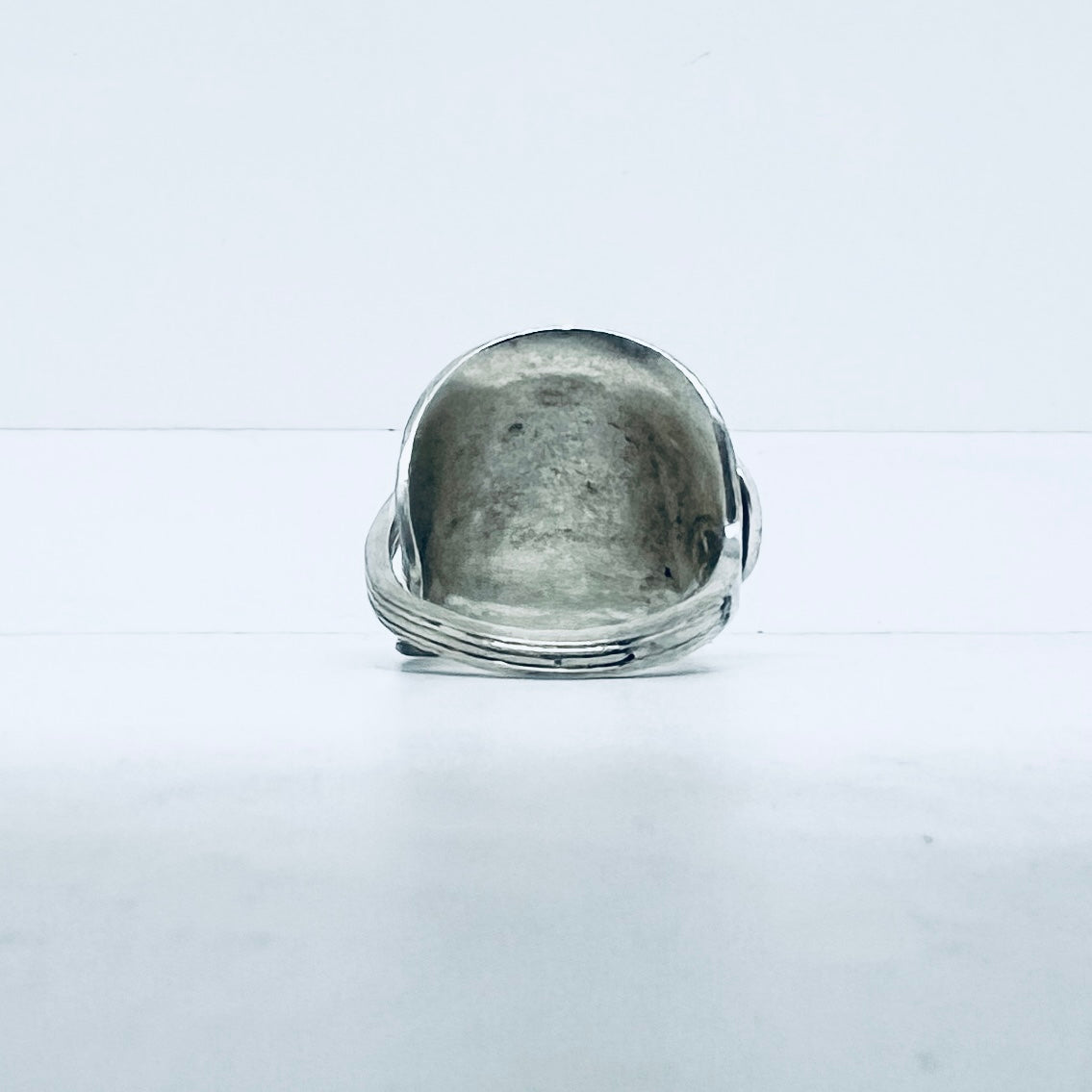 Anello Artigianale STEMMA Mod. INTERO Realizzato con intero Antico Cucchiaino in Argento (Prima Metà del ’900)