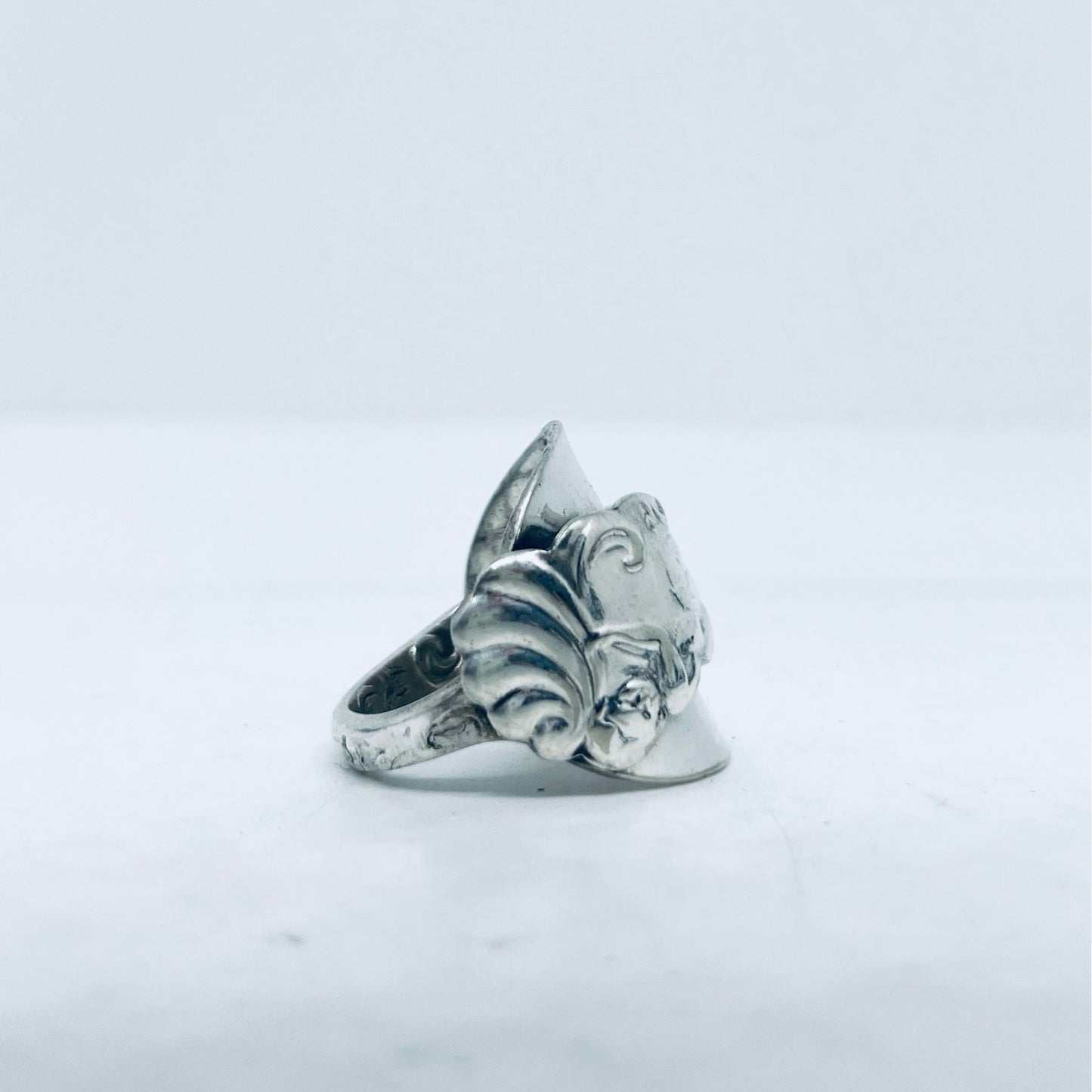 Anello Artigianale PUTTO Mod. INTERO Realizzato con intero Antico Cucchiaino in Argento (Prima Metà del ’900)