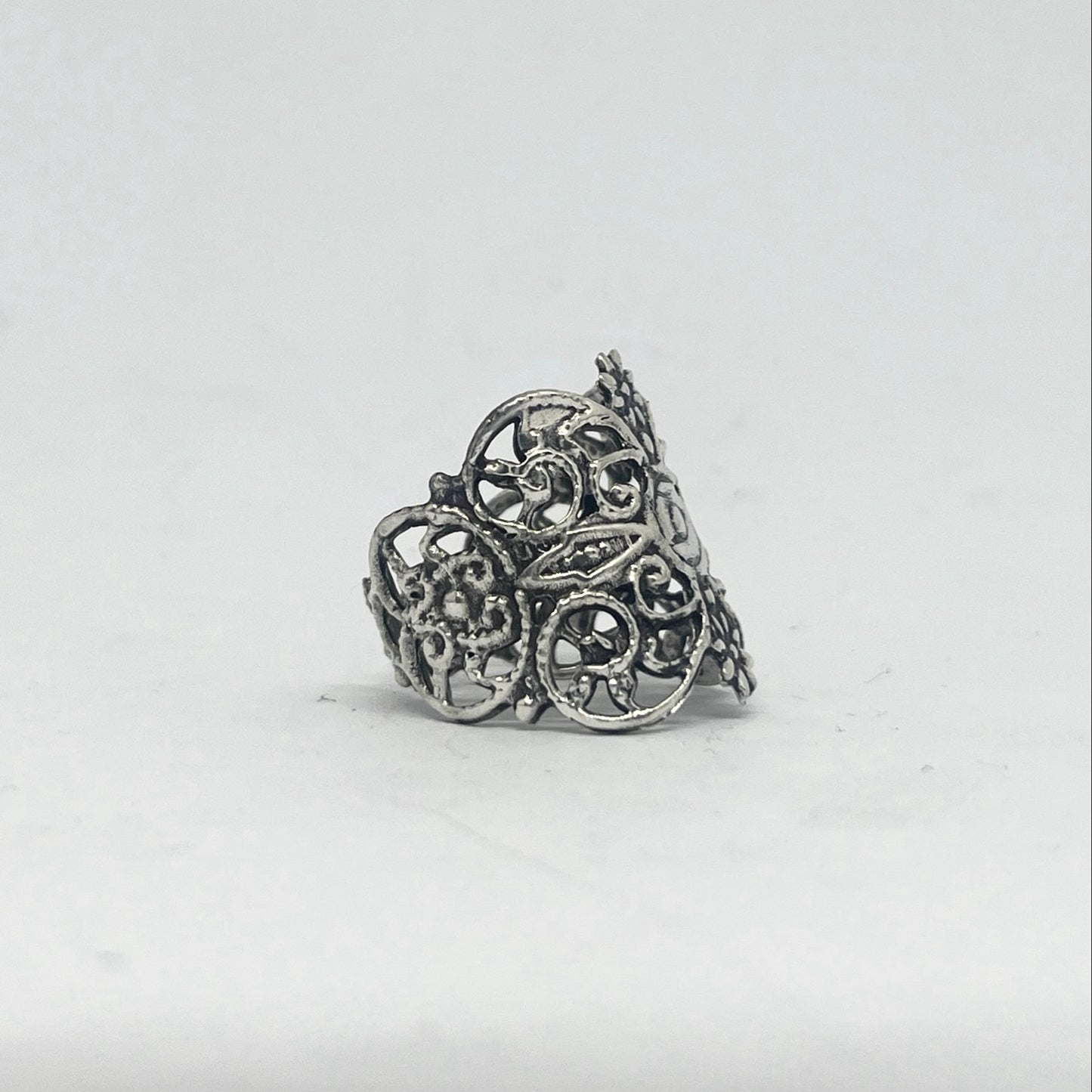 Anello Artigianale “BOCCHETTA SERRATURA FIORI” Realizzato con bocchetta serratura in Argento (Prima Metà del ’900)