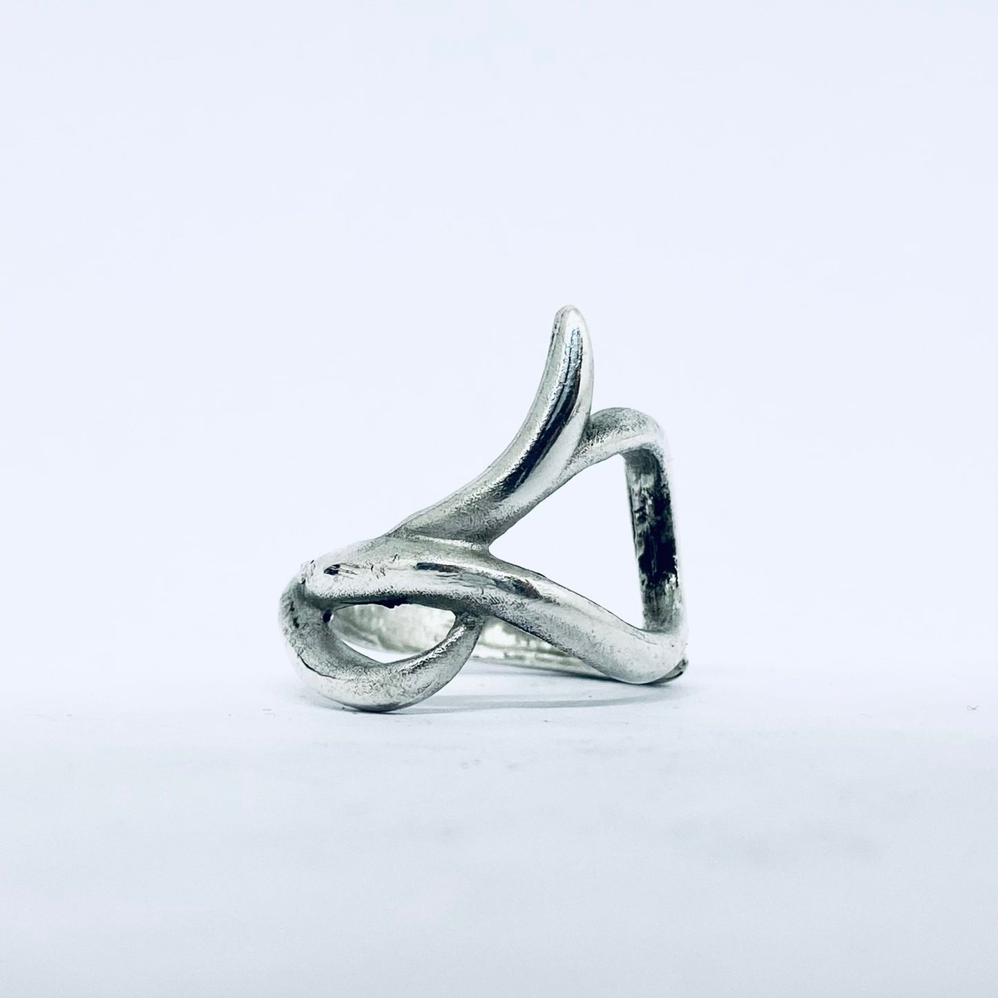 Anello Artigianale INFINITO Mod. SPILLA Realizzato con Antica spilla in Argento (Prima Metà del ’900)
