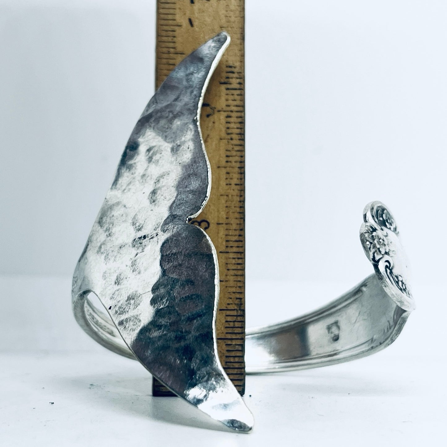 Bracciale Artigianale Mod. CODA MARTELLATA Realizzato con Antica posata in Argento (Prima Metà del ’900)
