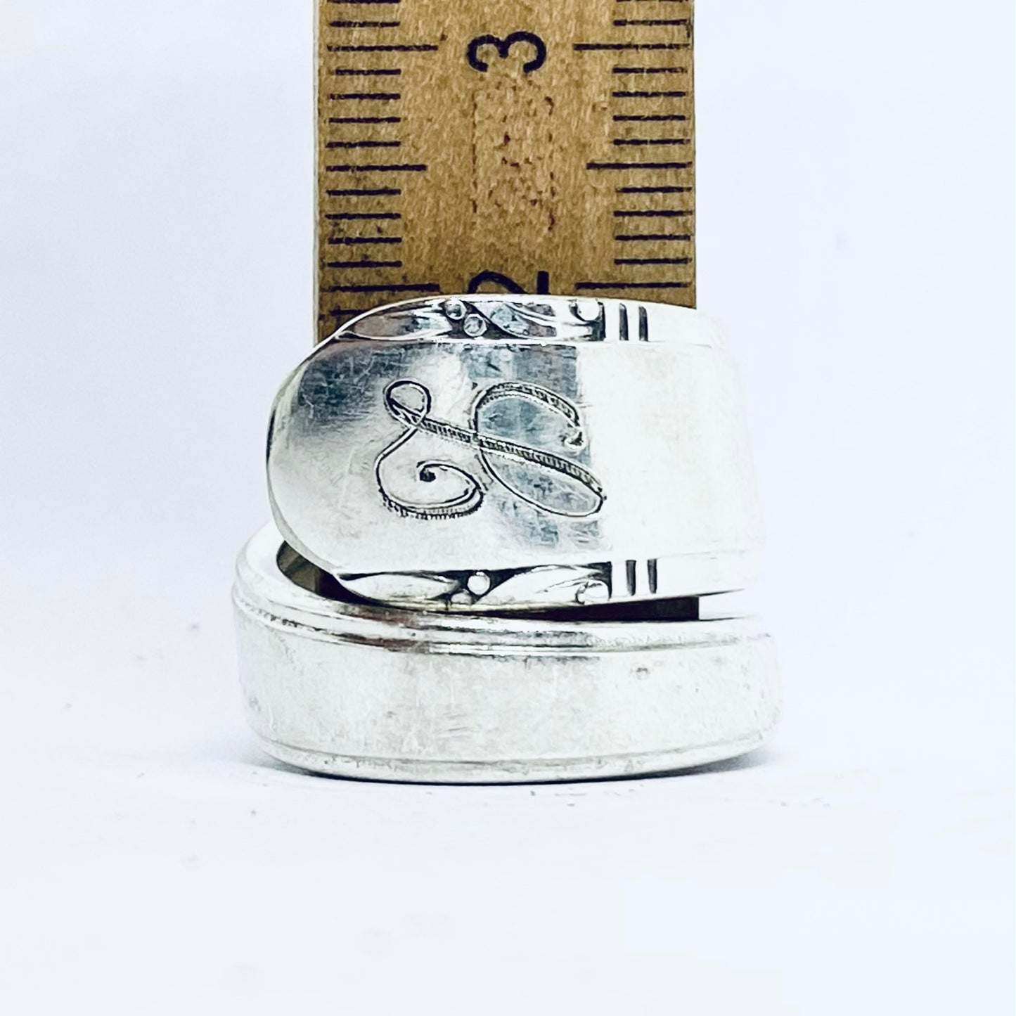 Anello Artigianale con Iniziale L