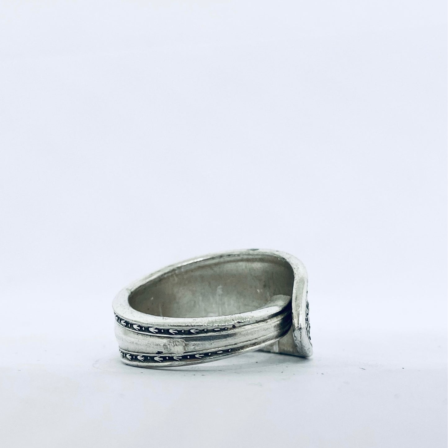 Anello Artigianale con Iniziale P