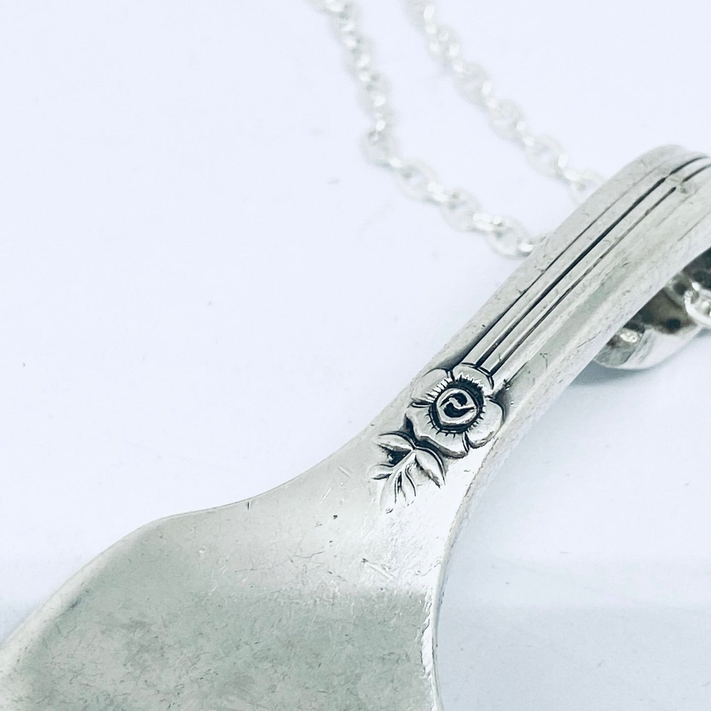Pendente Artigianale Mod. FORCHETTA INNAMORATA Realizzato con Antica Posata in Argento (Prima Metà del ’900)
