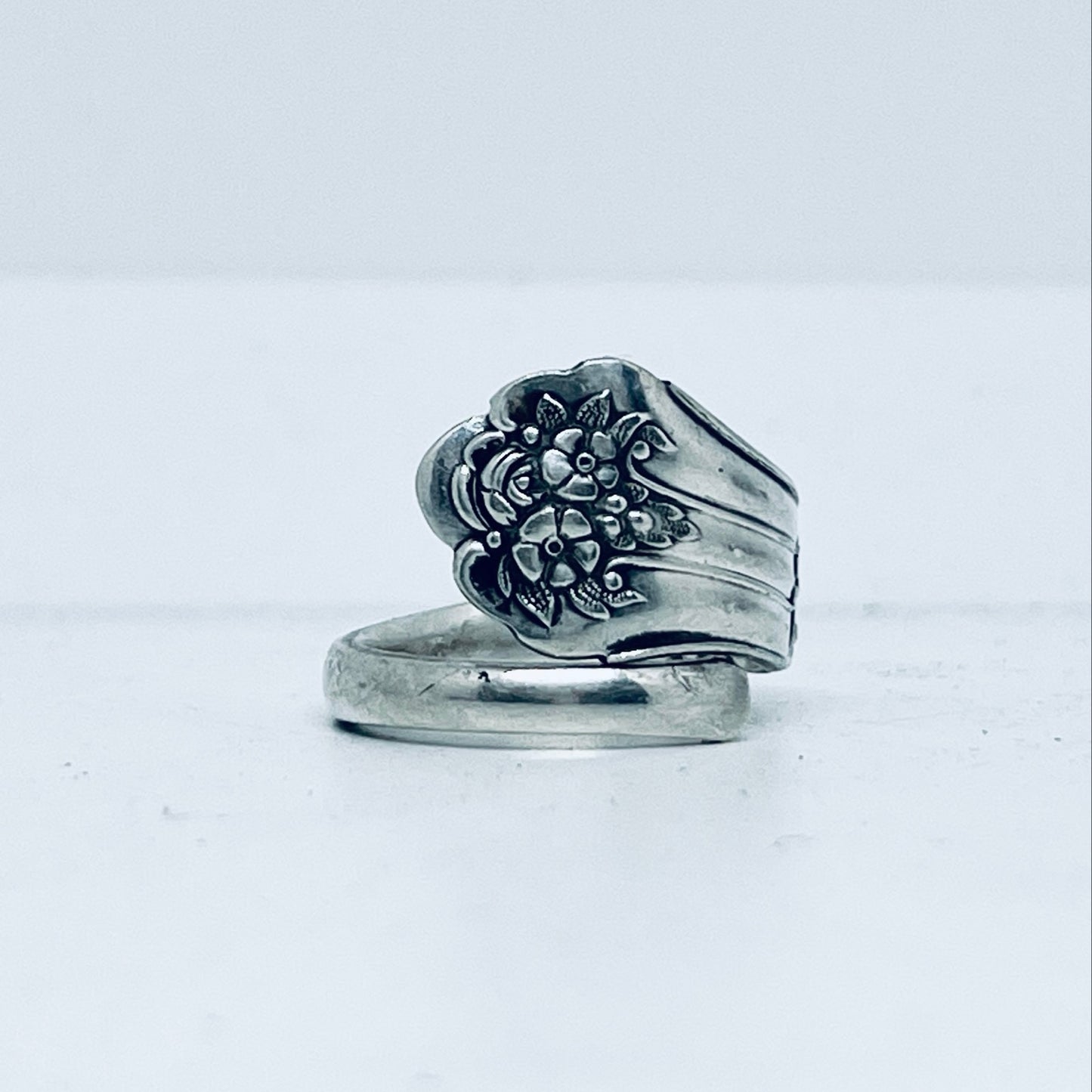 Anello Artigianale NONTISCORDARDIMÉ Mod. SPIRALE Realizzato con Antica posata in Argento (Prima Metà del ’900)
