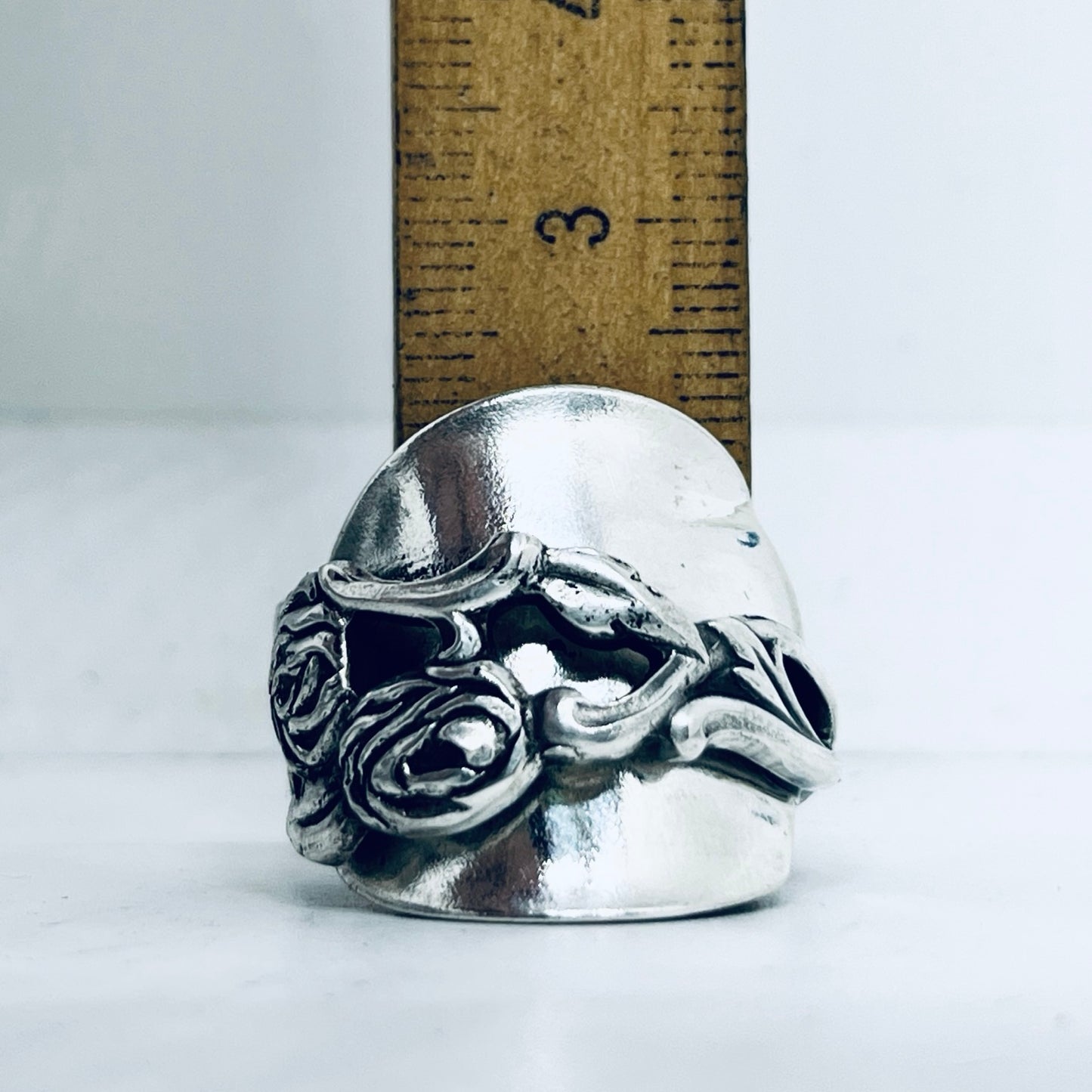 Anello Artigianale ROSE TRAFORATE Mod. INTERO Realizzato con intero Antico Cucchiaino in Argento (Prima Metà del ’900)
