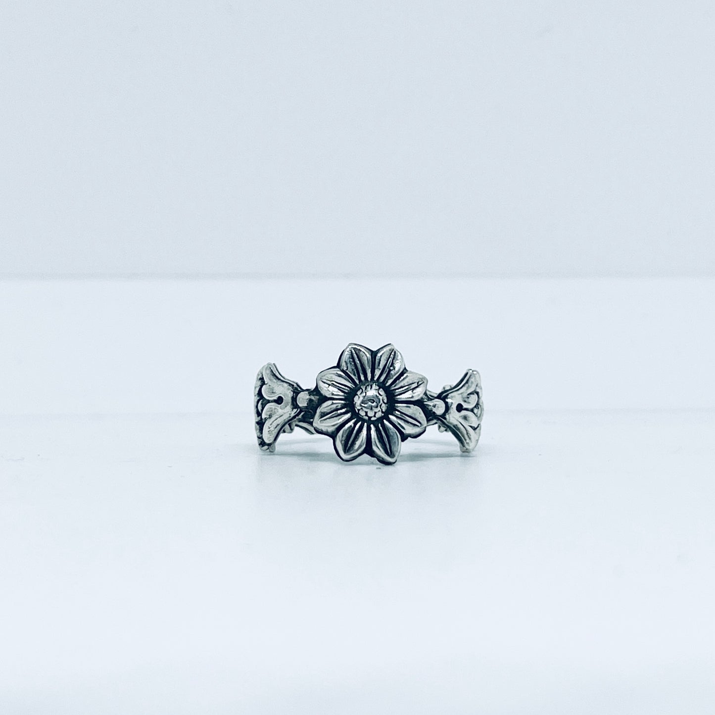 Anello Artigianale GIRASOLE Mod. SPILLA Realizzato con Antica spilla in Argento (Prima Metà del ’900)