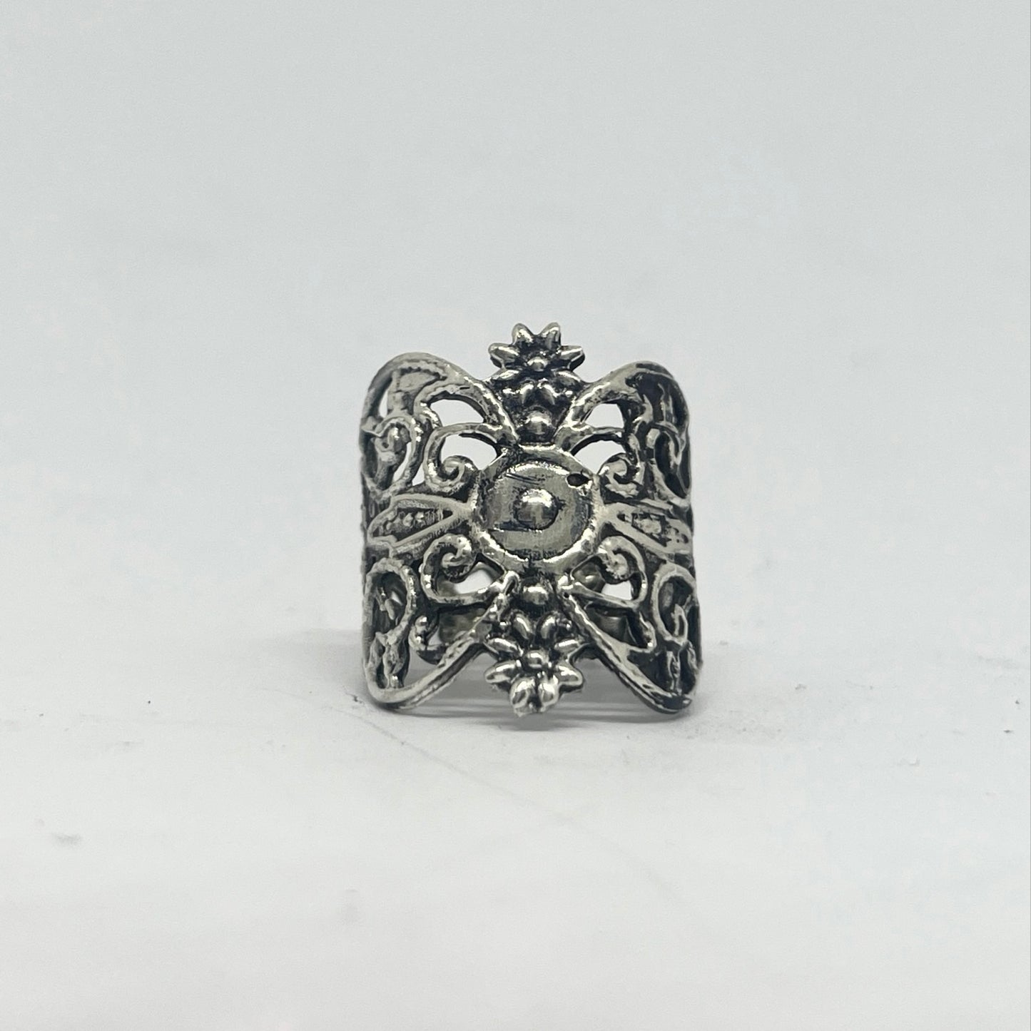 Anello Artigianale “BOCCHETTA SERRATURA FIORI” Realizzato con bocchetta serratura in Argento (Prima Metà del ’900)