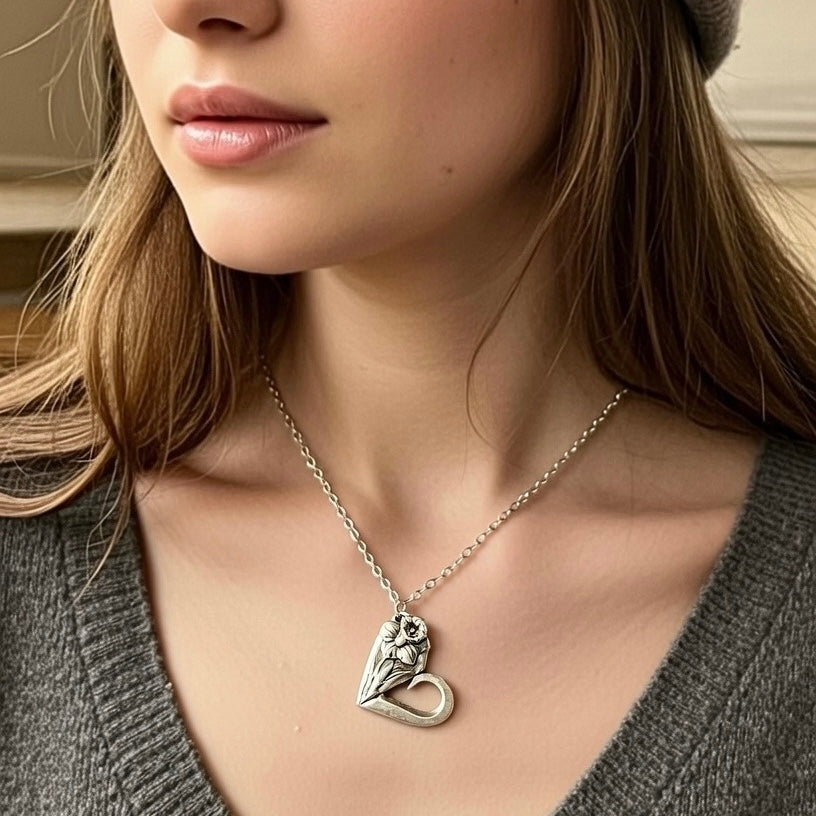 Pendente Artigianale Mod. CUORE SALDATO NARCISO Realizzato con Antica Posata in Argento (Prima Metà del ’900)