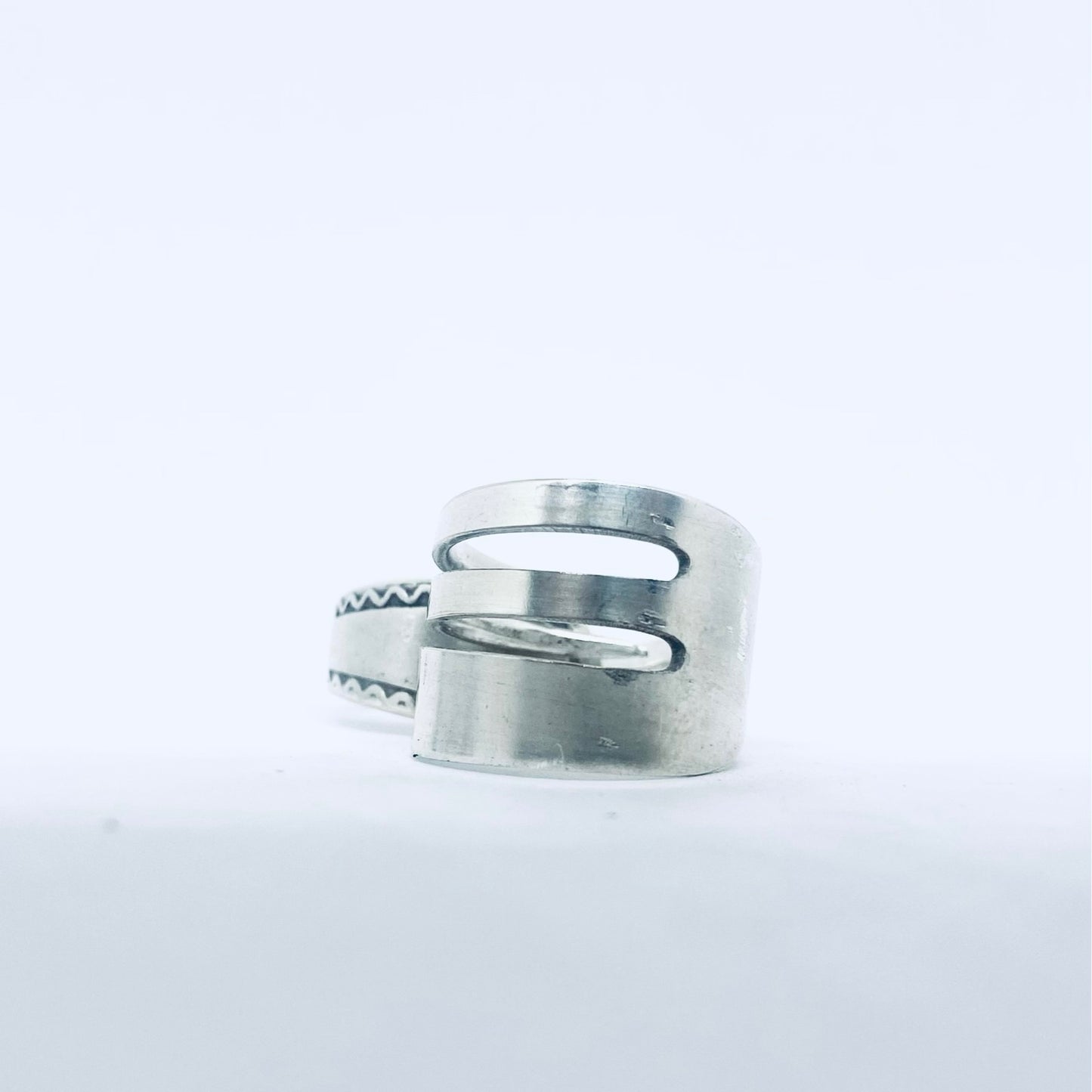 Anello Artigianale FORCHETTINA Mod. DOPPIO TIRAPUGNI Realizzato con Antica posata in Argento (Prima Metà del ’900)