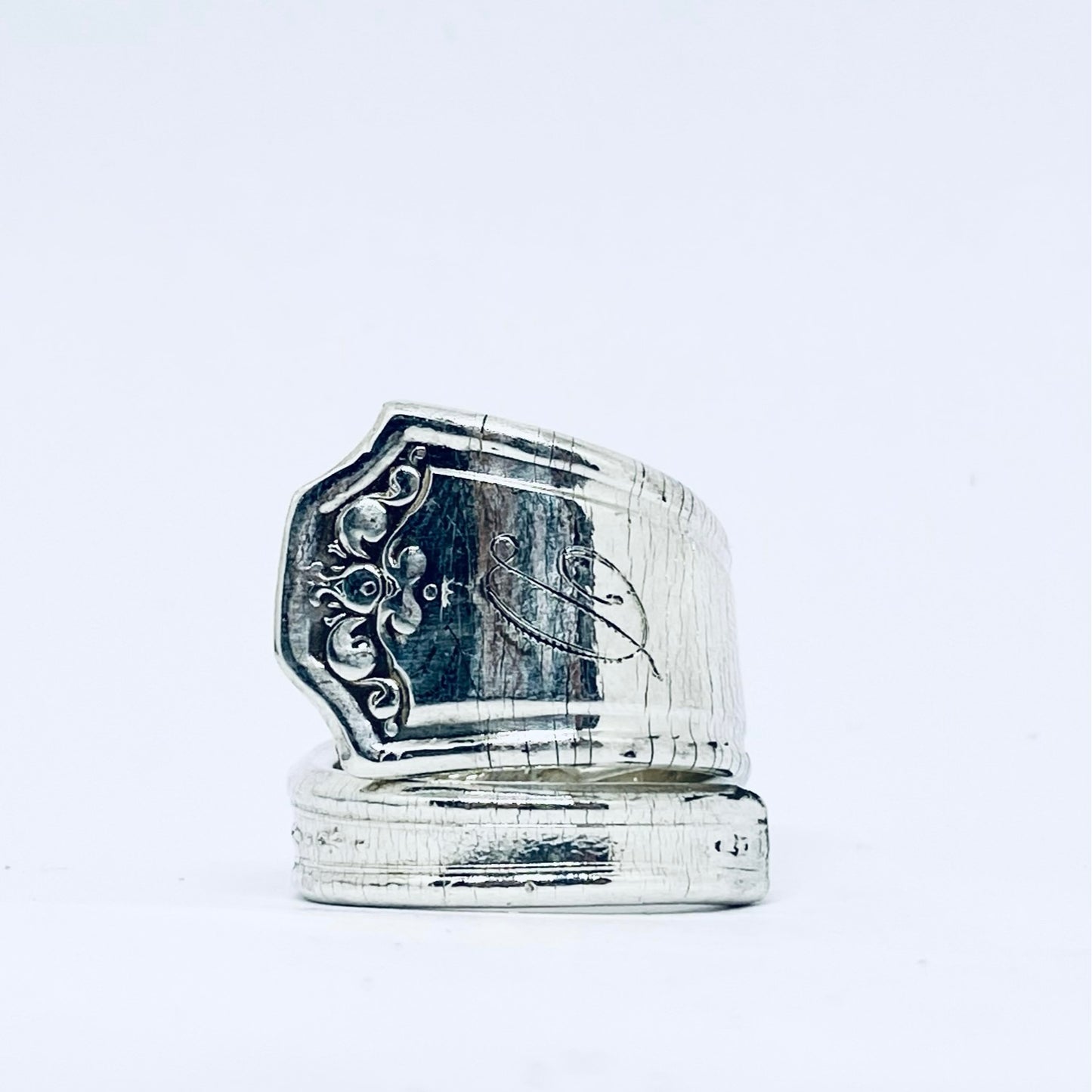 Anello Artigianale con Iniziale D
