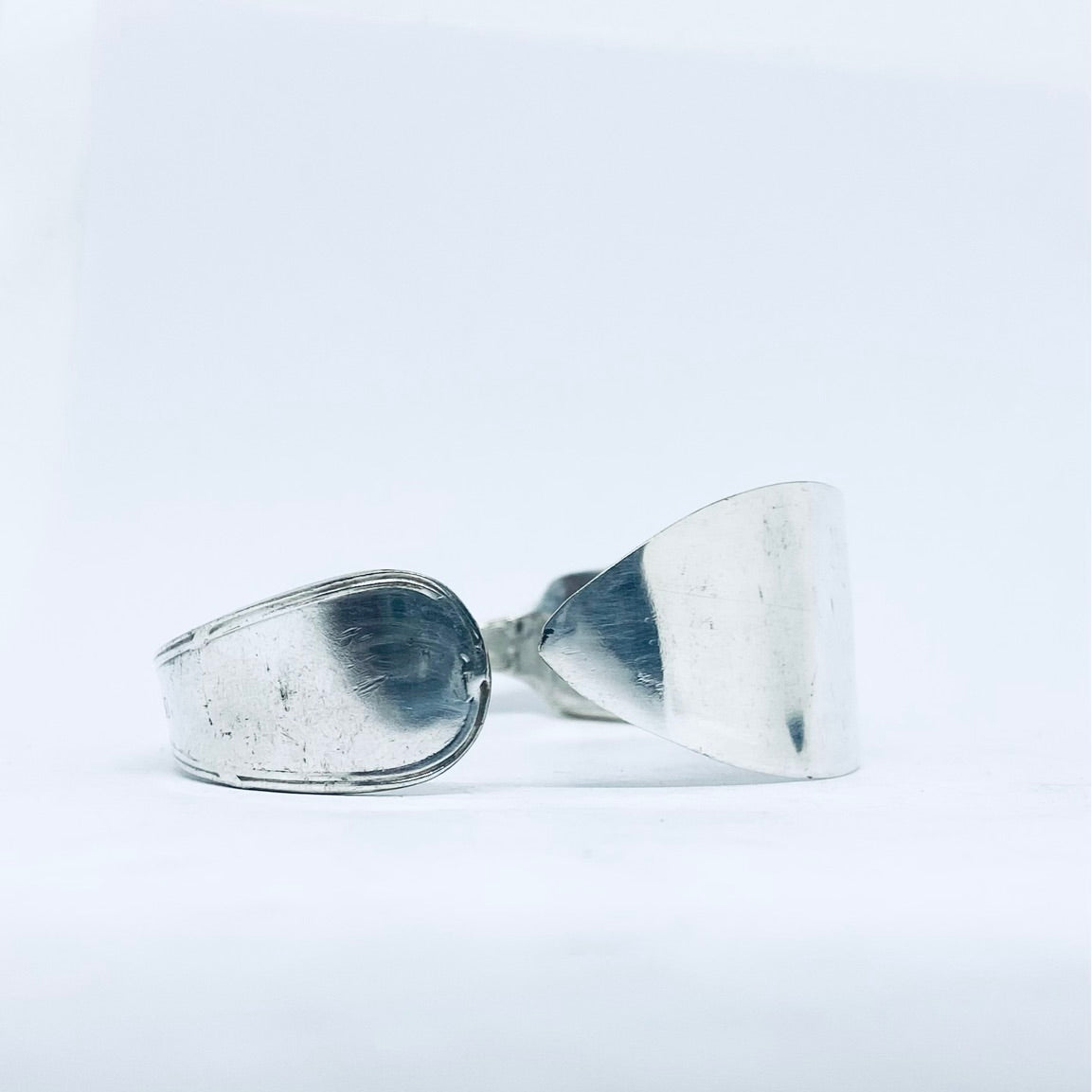Bracciale Artigianale Mod. MASTER BUTTER KNIFE Realizzato con Antica posata in Argento (Prima Metà del ’900)