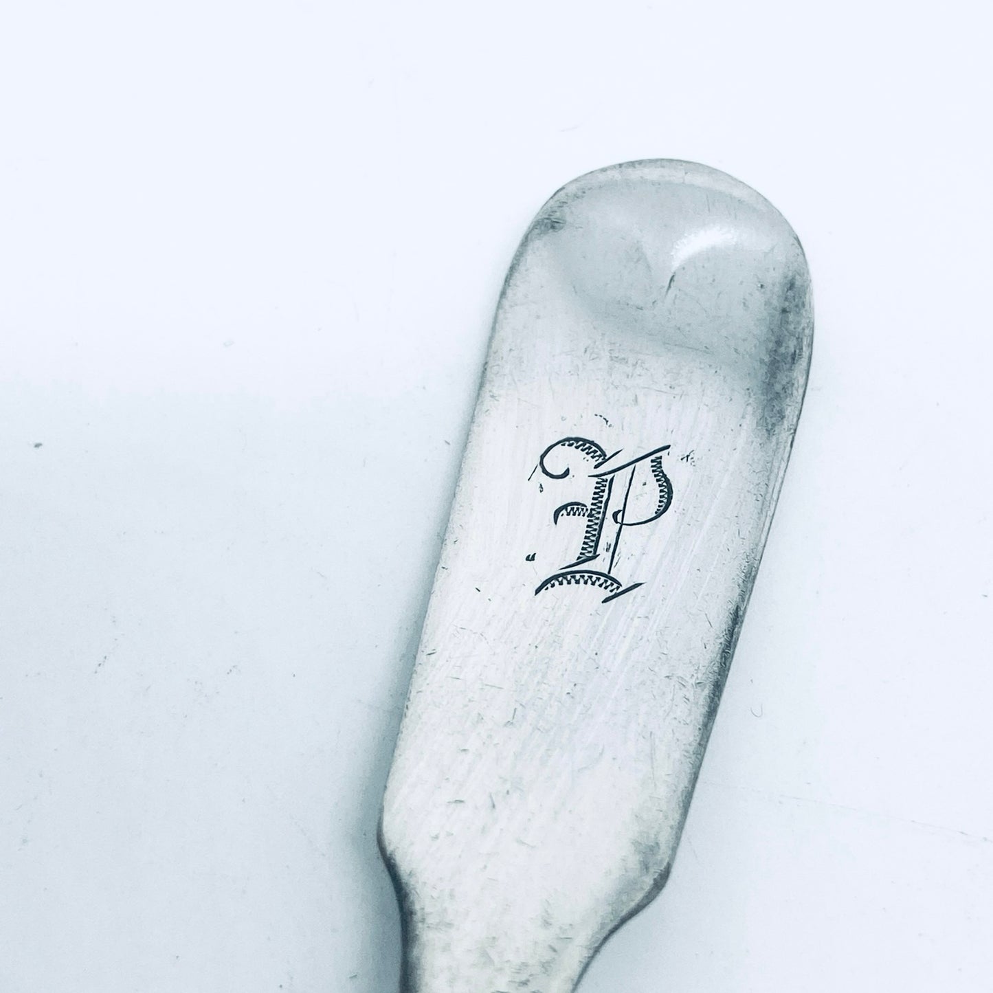 Anello Artigianale con Iniziale P