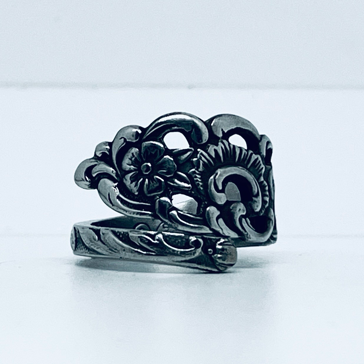 Anello Artigianale NONTISCORDARDIMÉ Mod. SPIRALE Realizzato con Antica posata in Argento (Prima Metà del ’900)