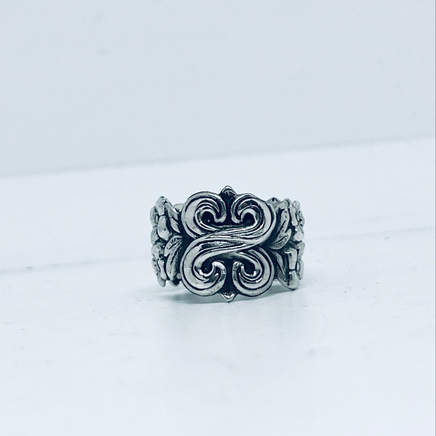 Anello Artigianale “BOCCHETTA SERRATURA NODO” Realizzato con bocchetta serratura in Argento (Prima Metà del ’900)