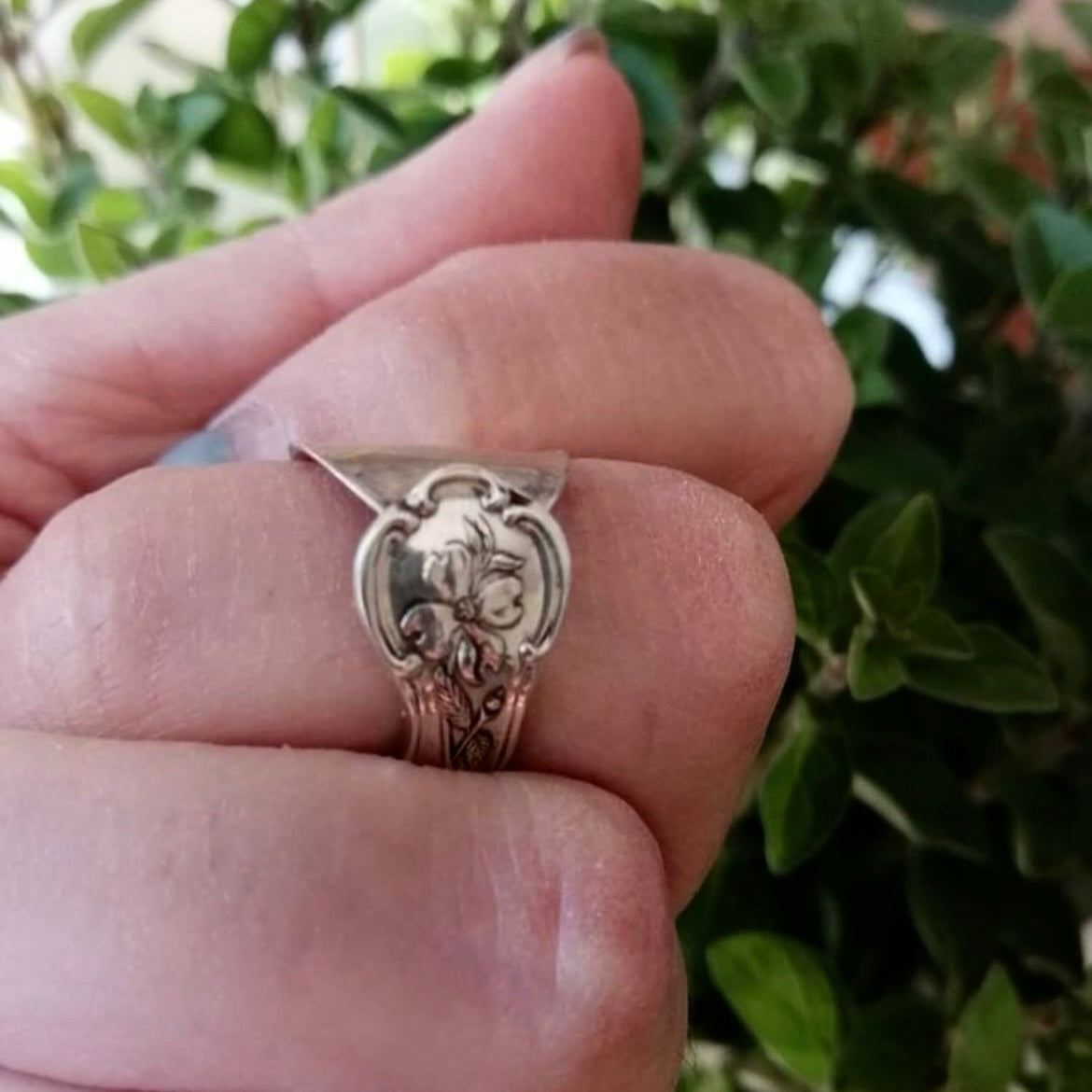 Anello Artigianale YUCCA Mod. INTERO Realizzato con intero Antico Cucchiaino in Argento (Prima Metà del ’900)