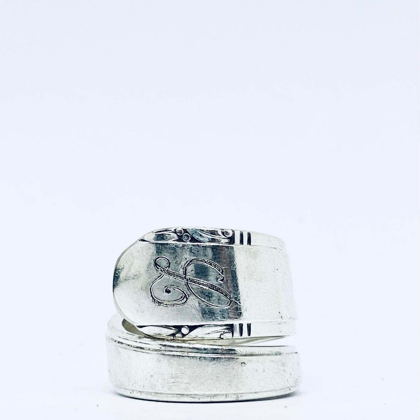 Anello Artigianale con Iniziale L