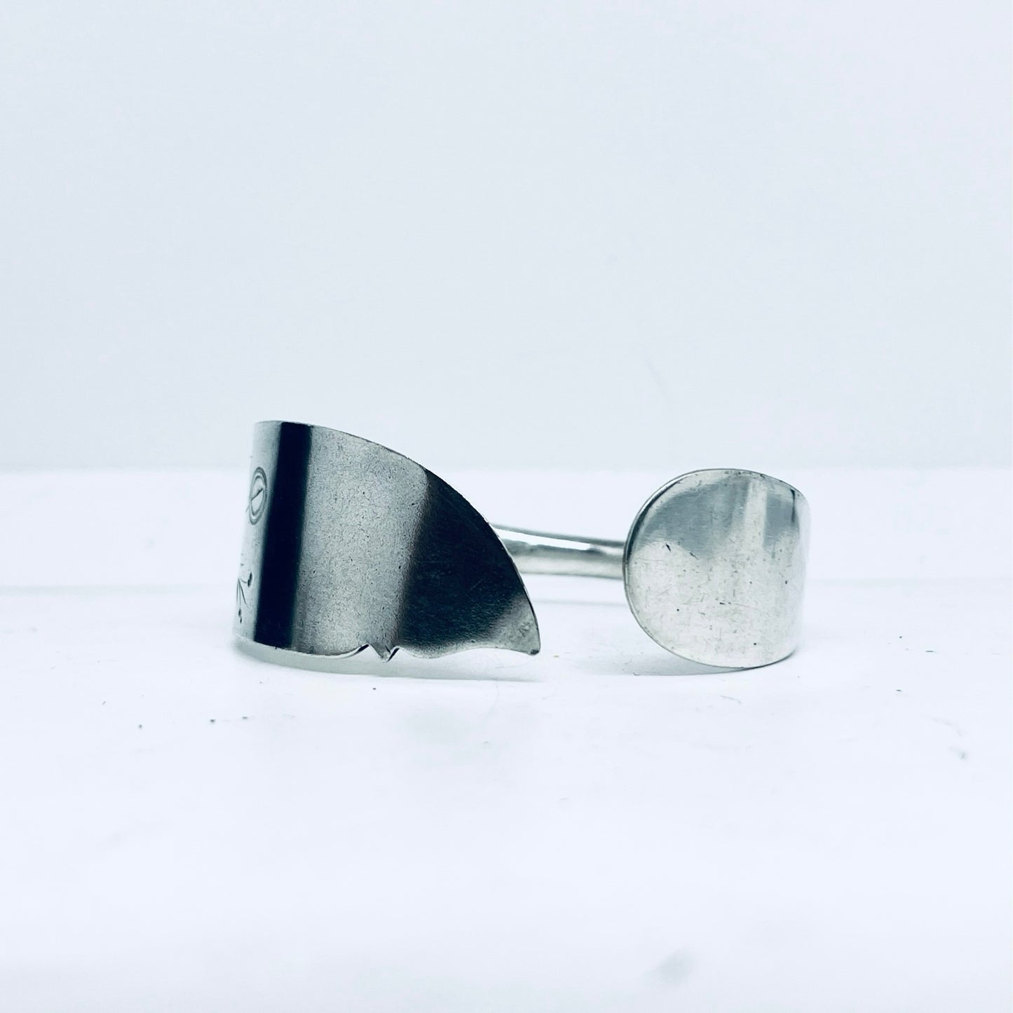 Bracciale Artigianale Mod. MASTER BUTTER KNIFE Realizzato con Antica posata in Argento (Prima Metà del ’900)