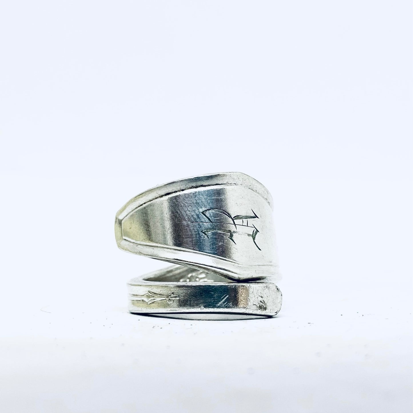 Anello Artigianale con Iniziale R