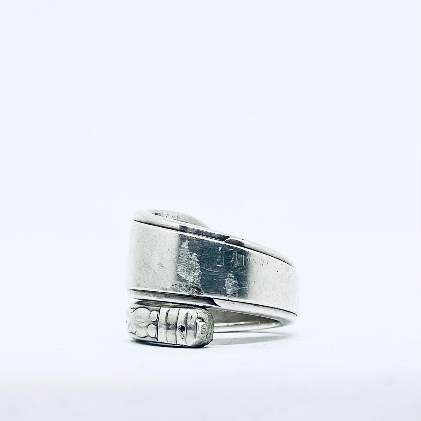 Anello Artigianale con Iniziale W
