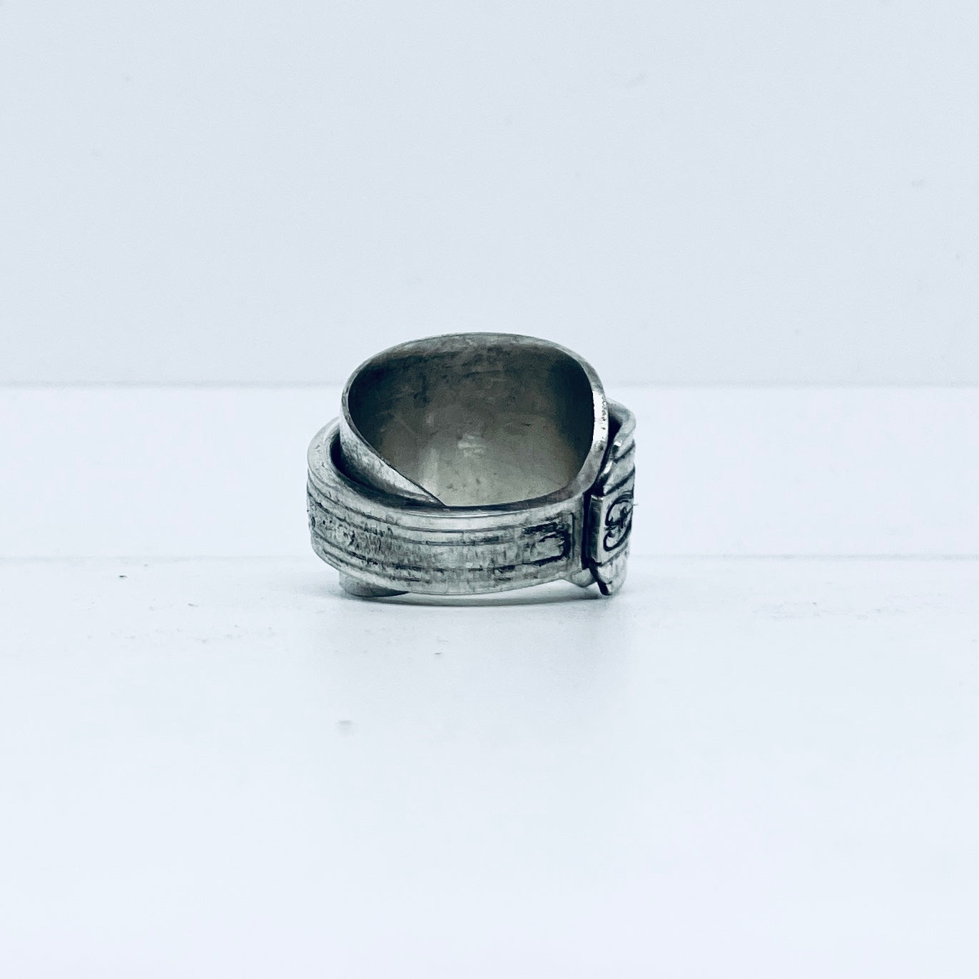 Anello Artigianale Mod. SPALMABURRO Realizzato con intero Antico Cucchiaino in Argento (Prima Metà del ’900)