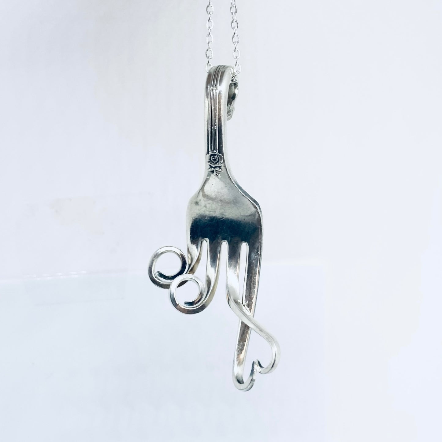 Pendente Artigianale Mod. FORCHETTA INNAMORATA Realizzato con Antica Posata in Argento (Prima Metà del ’900)