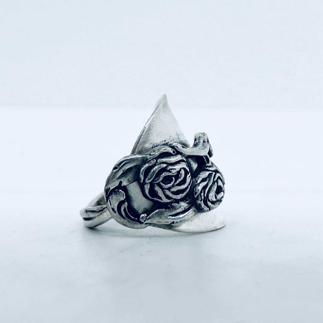 Anello Artigianale ROSE TRAFORATE Mod. INTERO Realizzato con intero Antico Cucchiaino in Argento (Prima Metà del ’900)