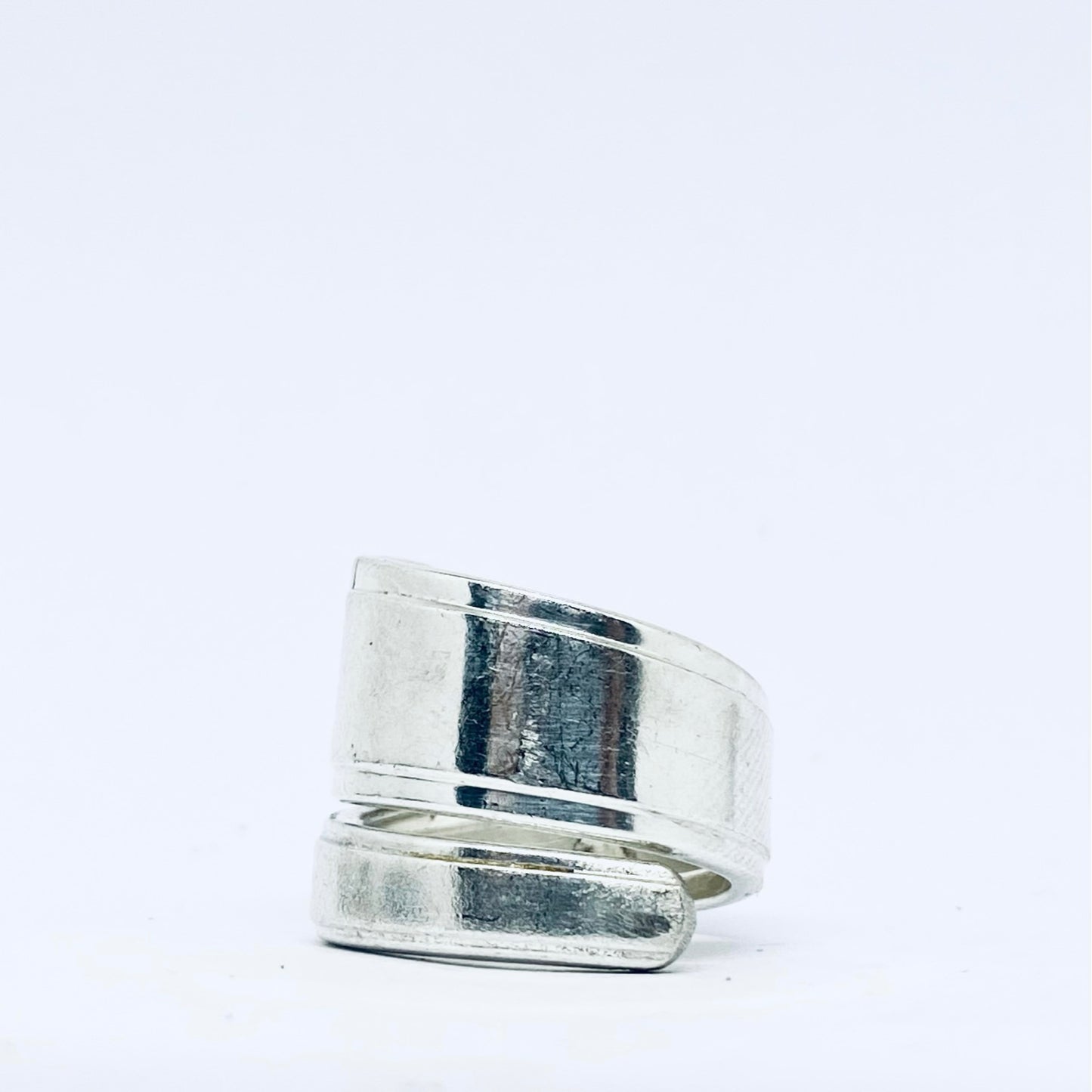 Anello Artigianale con Iniziale L