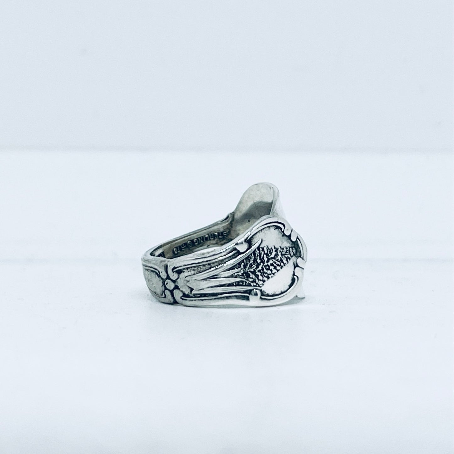 Anello Artigianale YUCCA Mod. INTERO Realizzato con intero Antico Cucchiaino in Argento (Prima Metà del ’900)