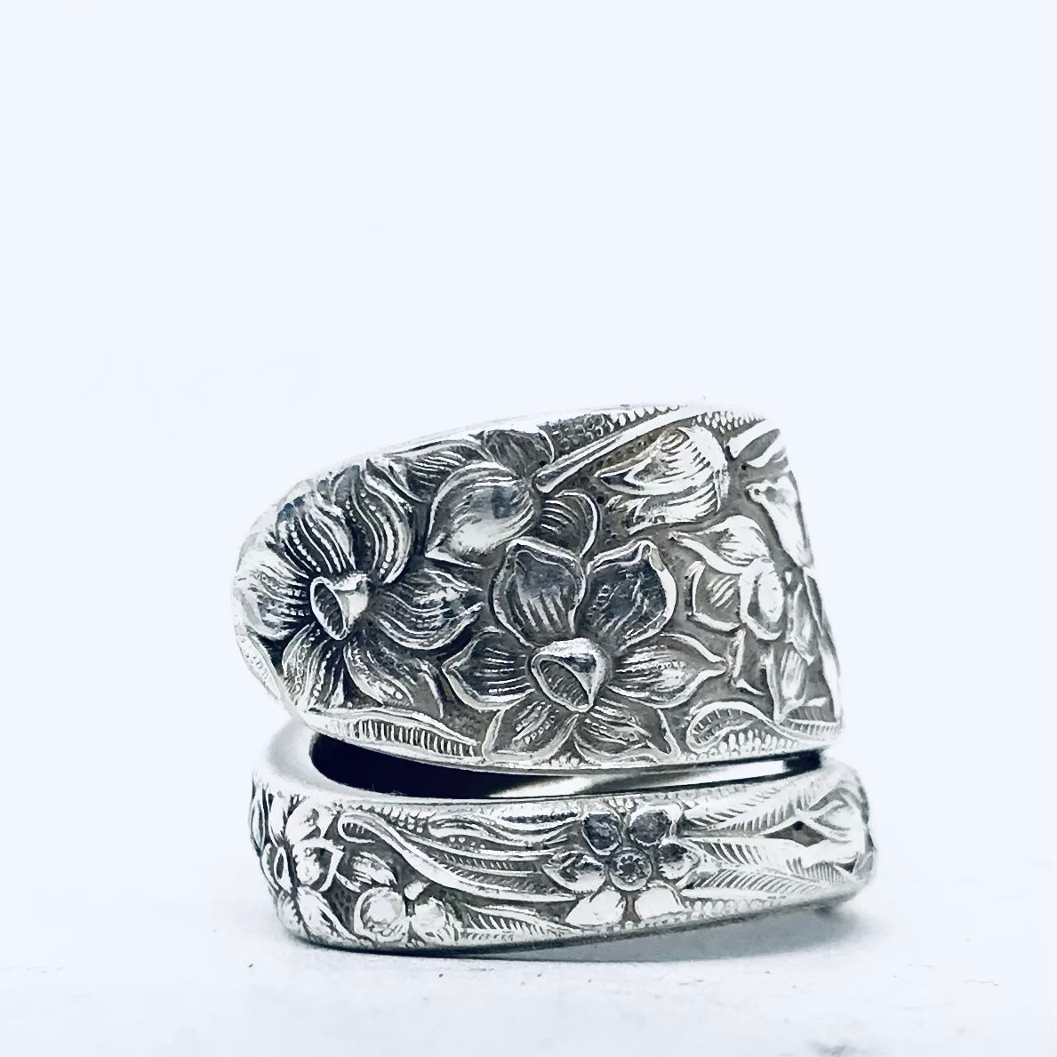 Anello Artigianale TEMPESTA DI NARCISI Mod. SPIRALE Realizzato con Antica posata in Argento (Prima Metà del ’900)